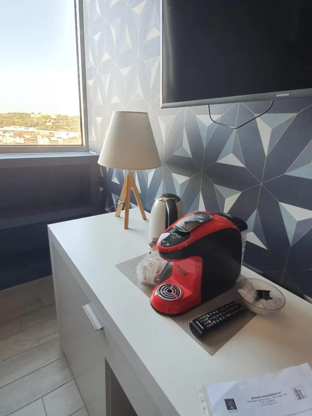 Coffee/tea facilities, Bed in 2B Fifteen Floor Suite Napoli