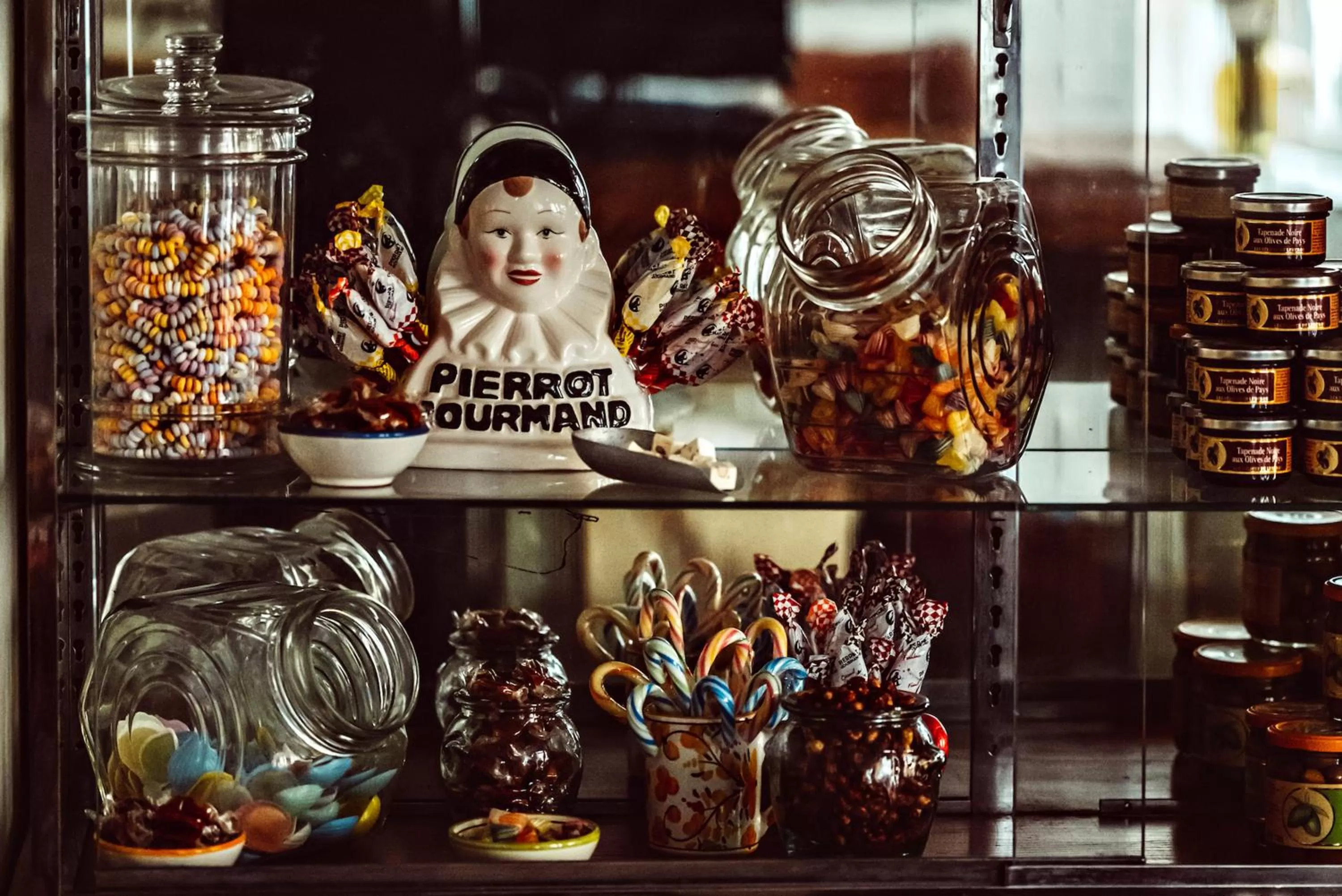 Seating area in Maison Saintonge