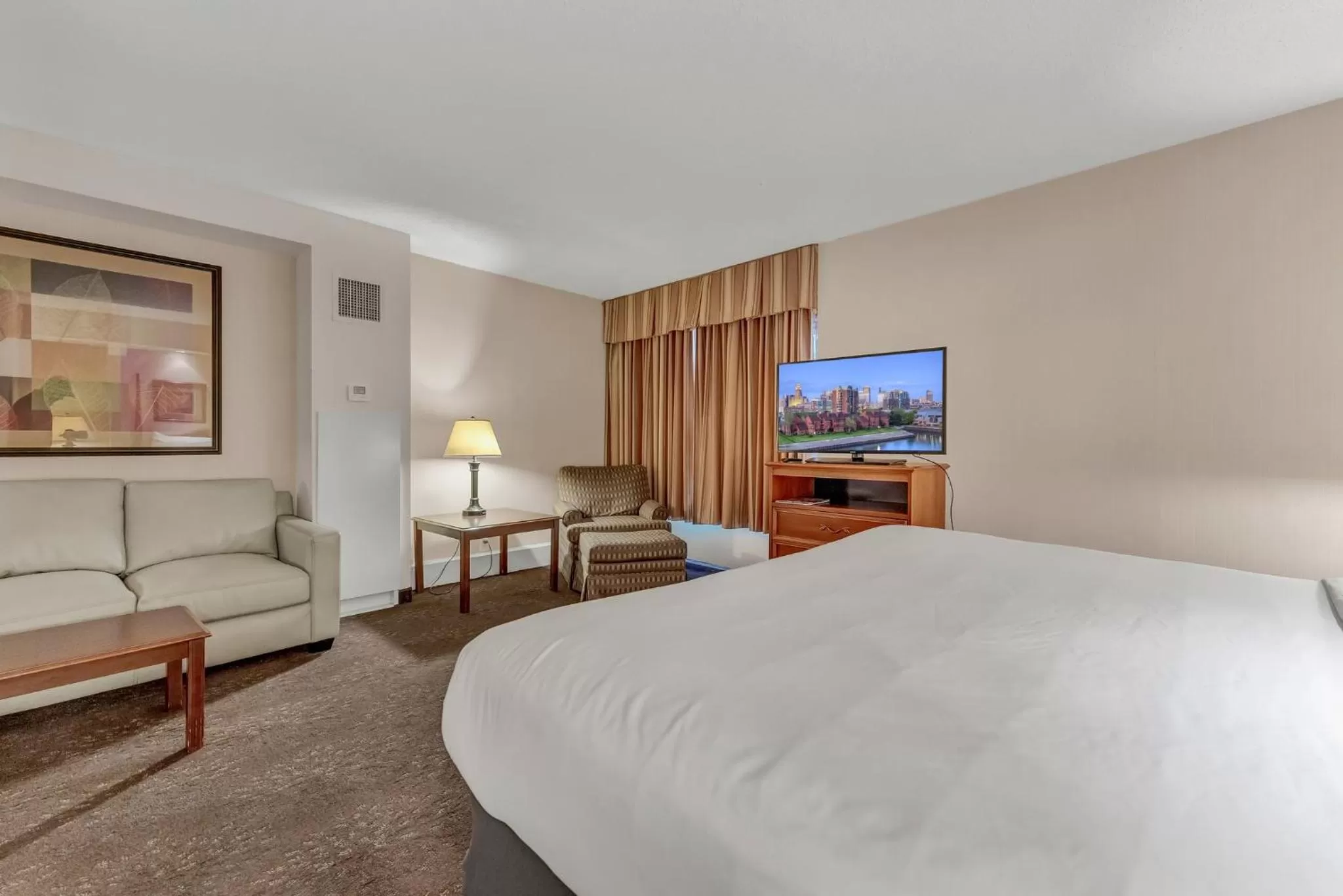 Bed in Buffalo Airport Hotel