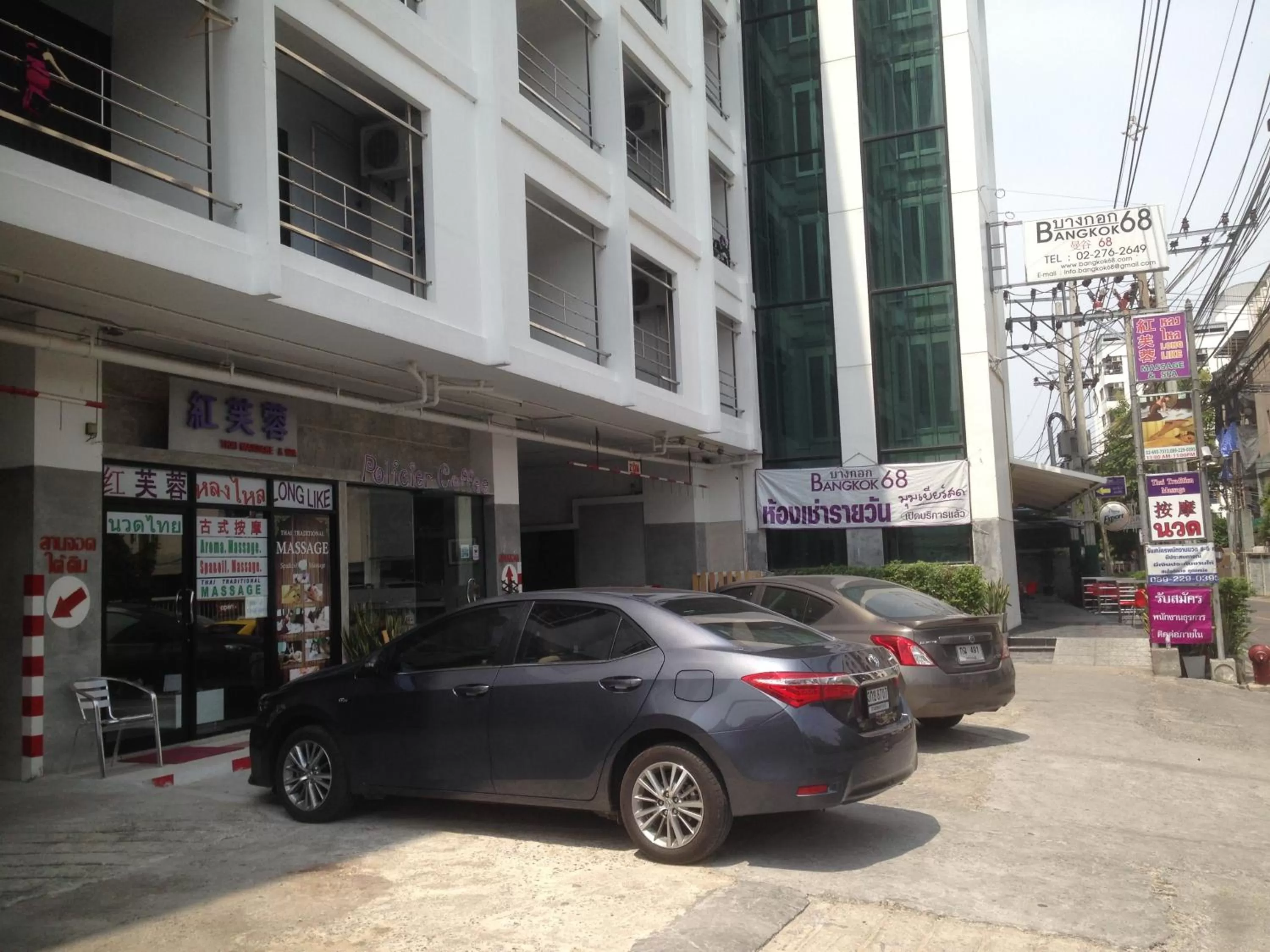 Facade/entrance in Bangkok 68