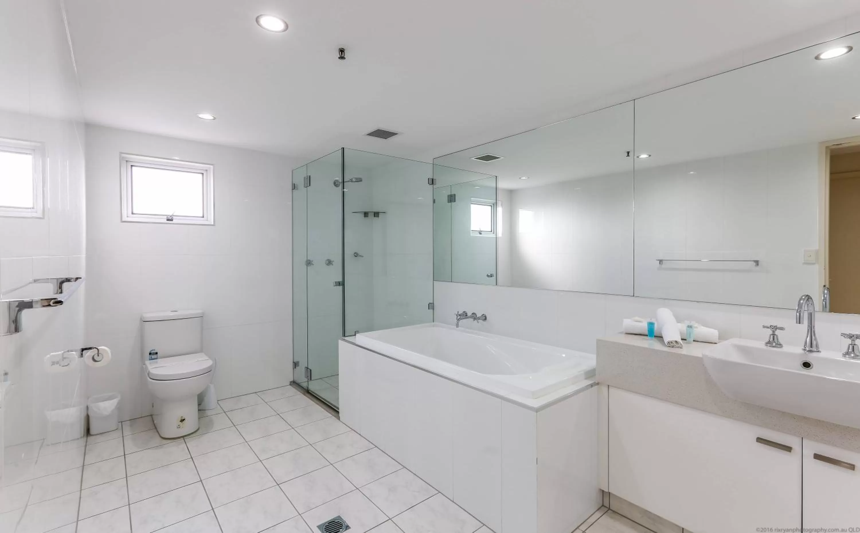 Shower in Belle Maison Apartments - Official