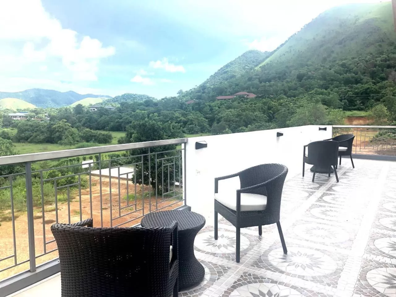 Restaurant/places to eat in Bella Villa Coron