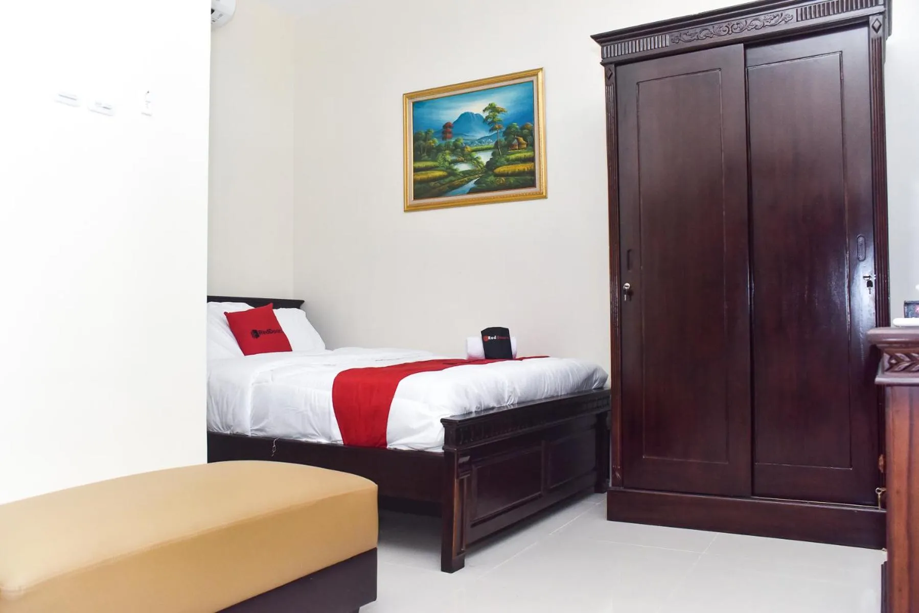 Bed in RedDoorz Syariah near Gelora Delta Sidoarjo 2