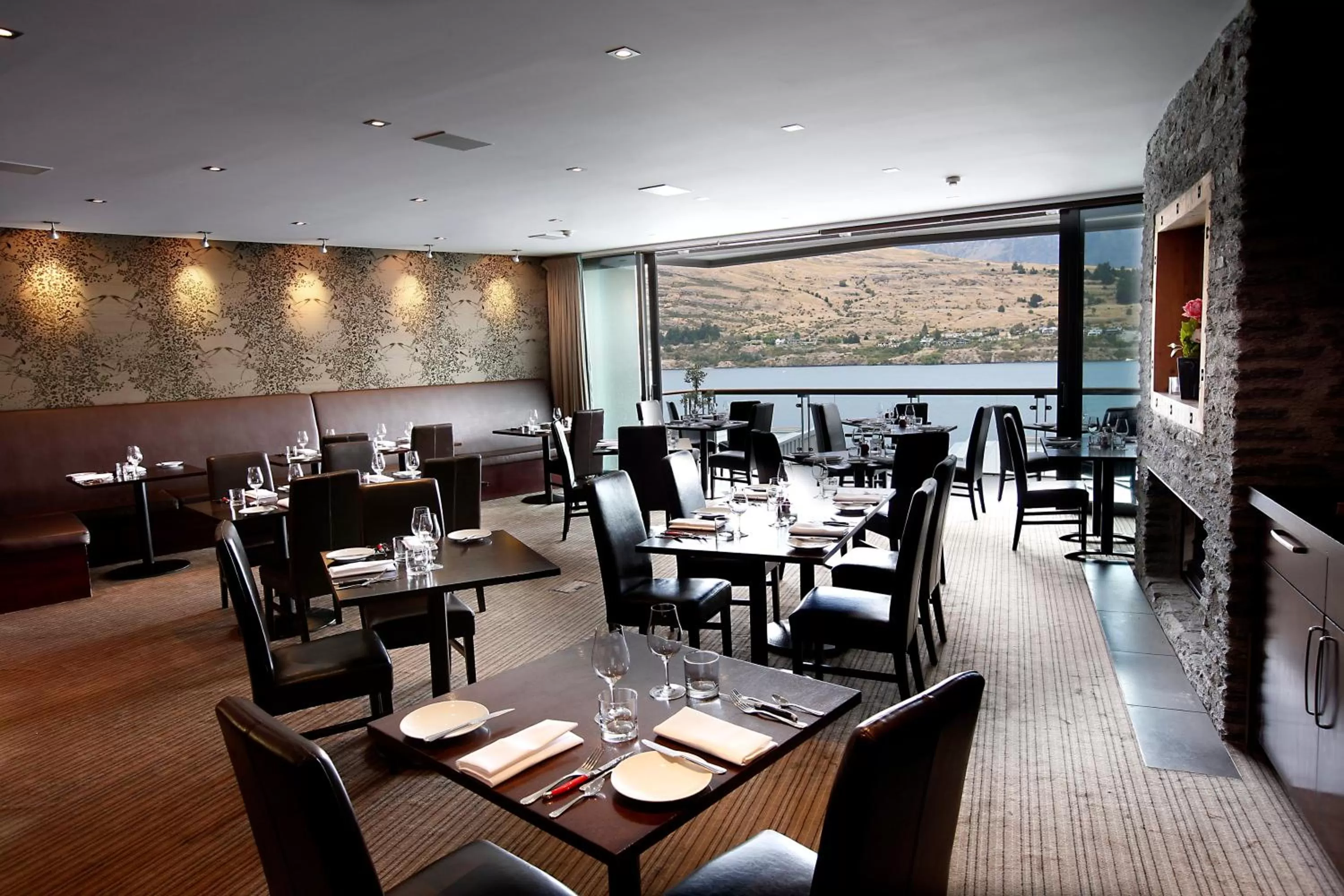 Restaurant/places to eat in The Rees Hotel & Luxury Apartments