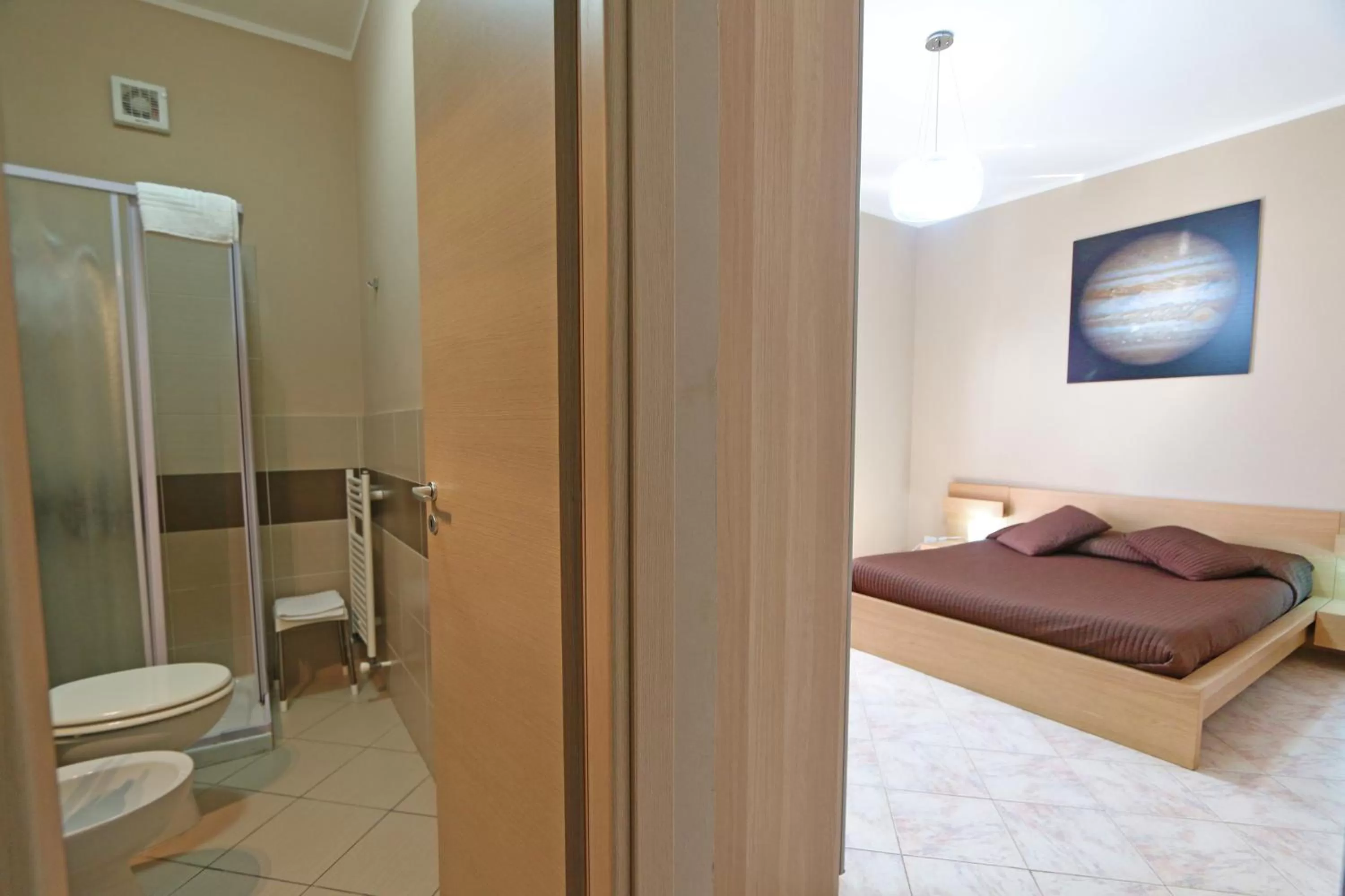 Bathroom, Bed in Kosmos