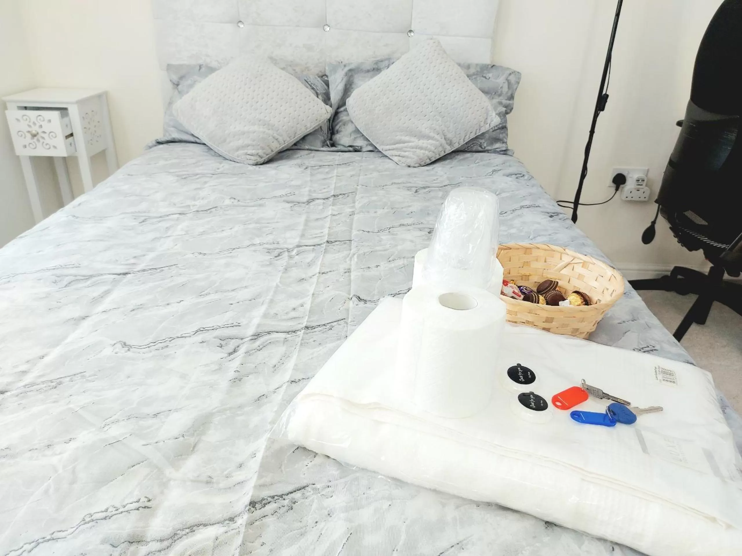 Bedroom, Bed in 3-BED HOME, FULL KITCHEN, ENSUITE, in TELFORD OAKENGATES KETLEY