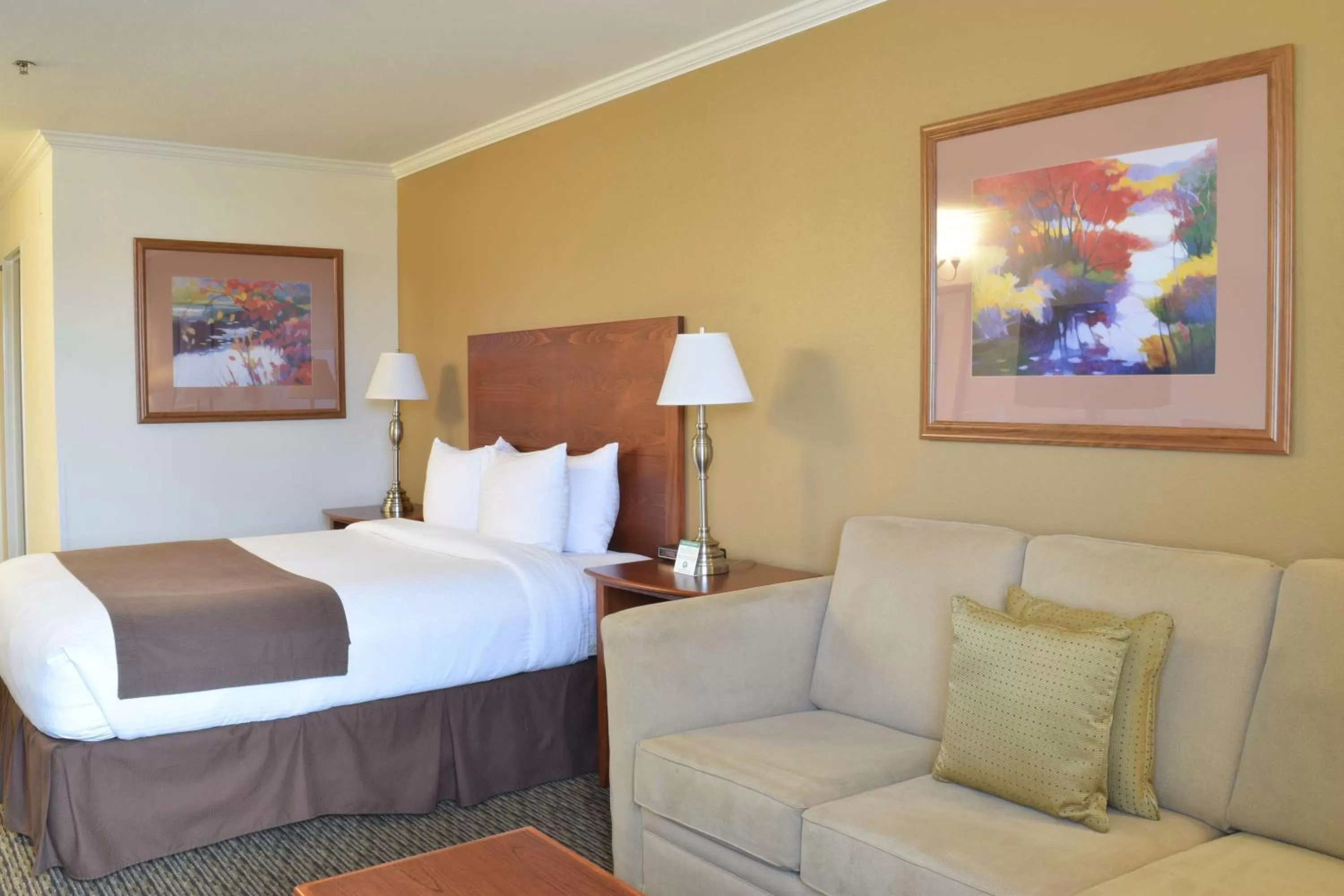 Photo of the whole room, Bed in Best Western Tumwater-Olympia Inn