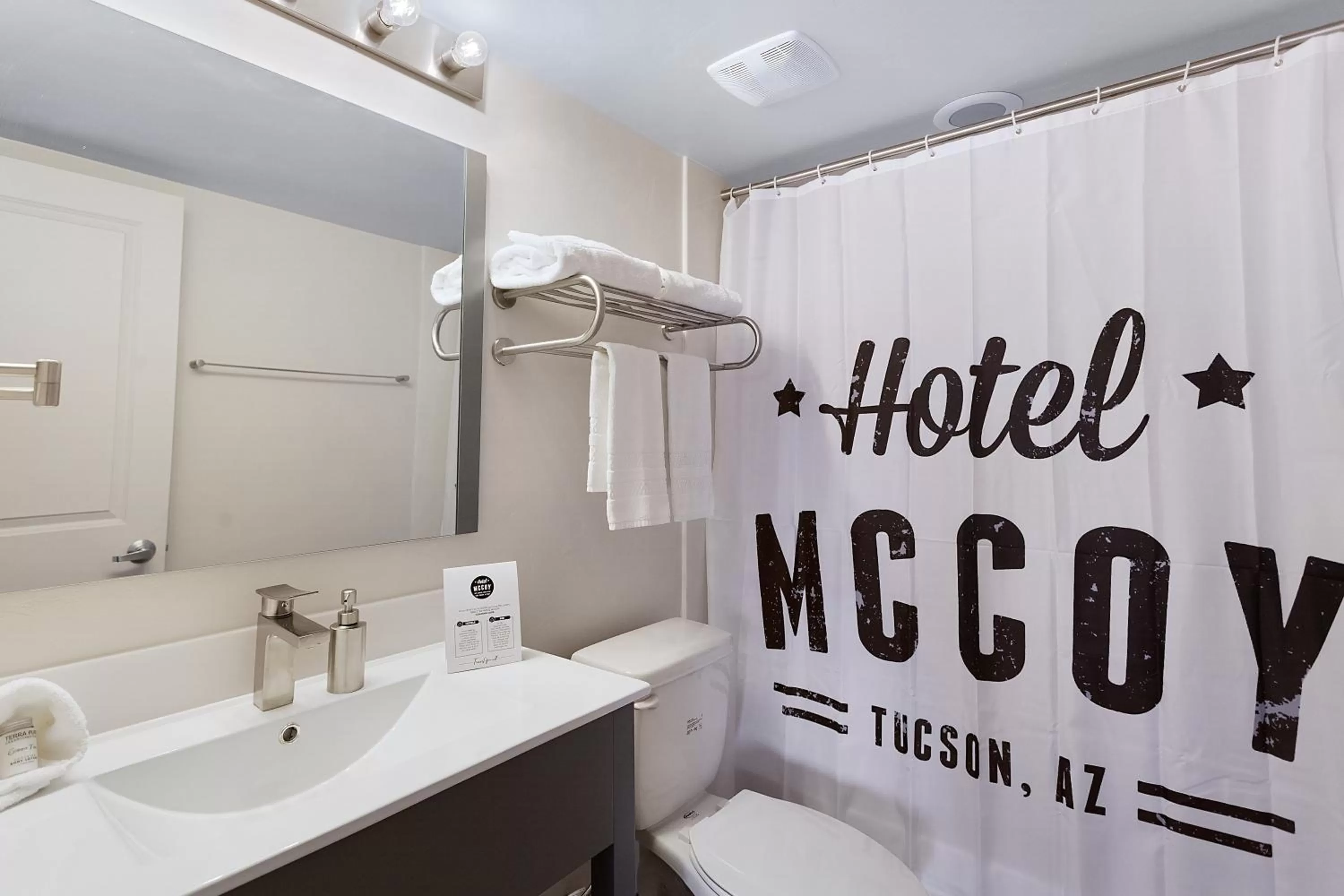 Shower in Hotel McCoy - Art, Coffee, Beer, Wine