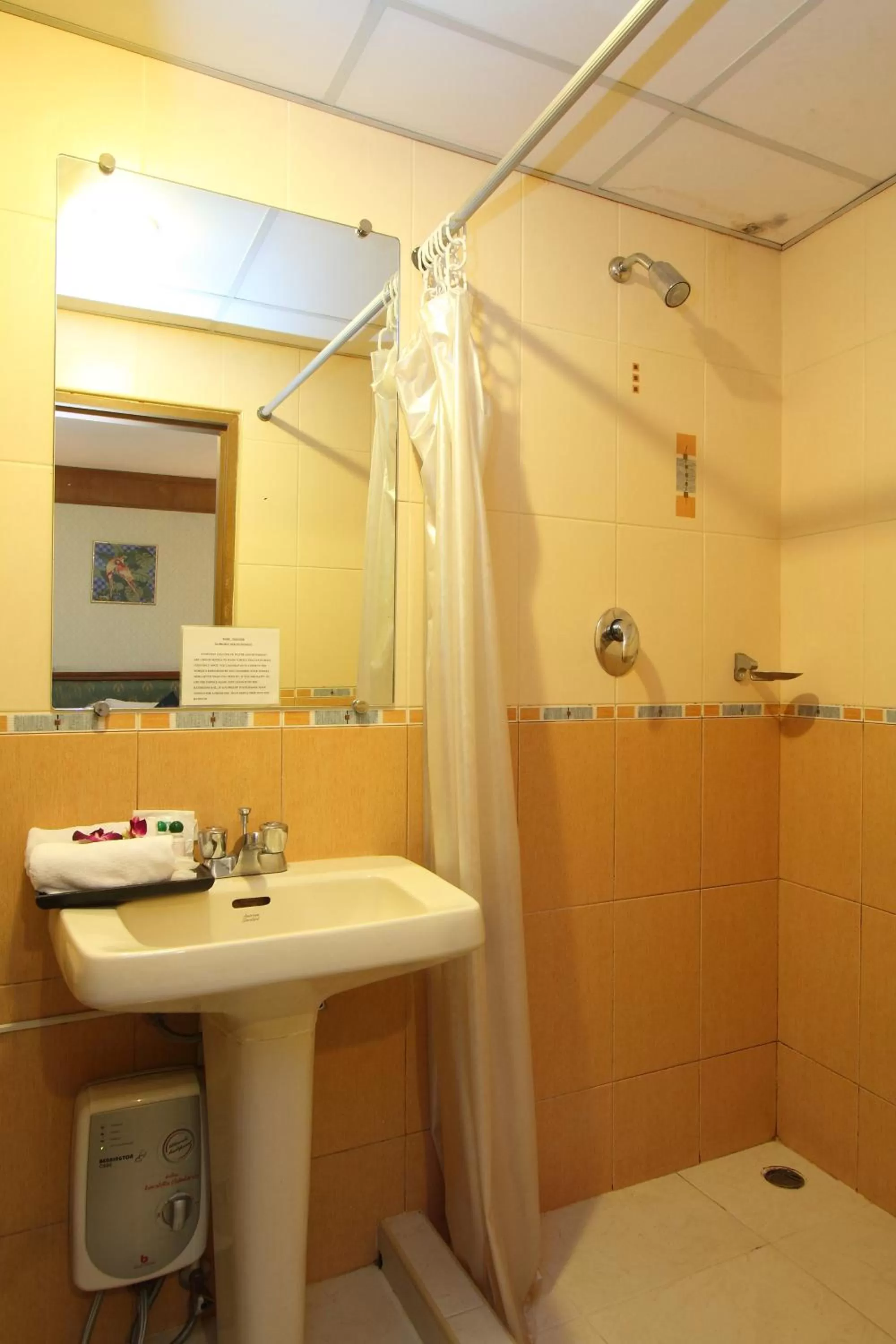 Shower in Silom Avenue Inn