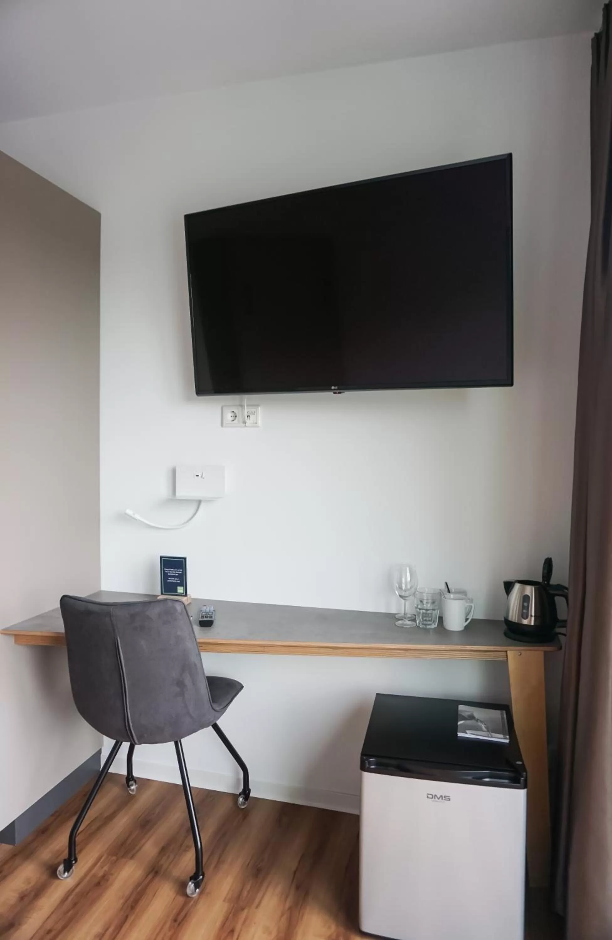 Bedroom, TV/Entertainment Center in nicetostay