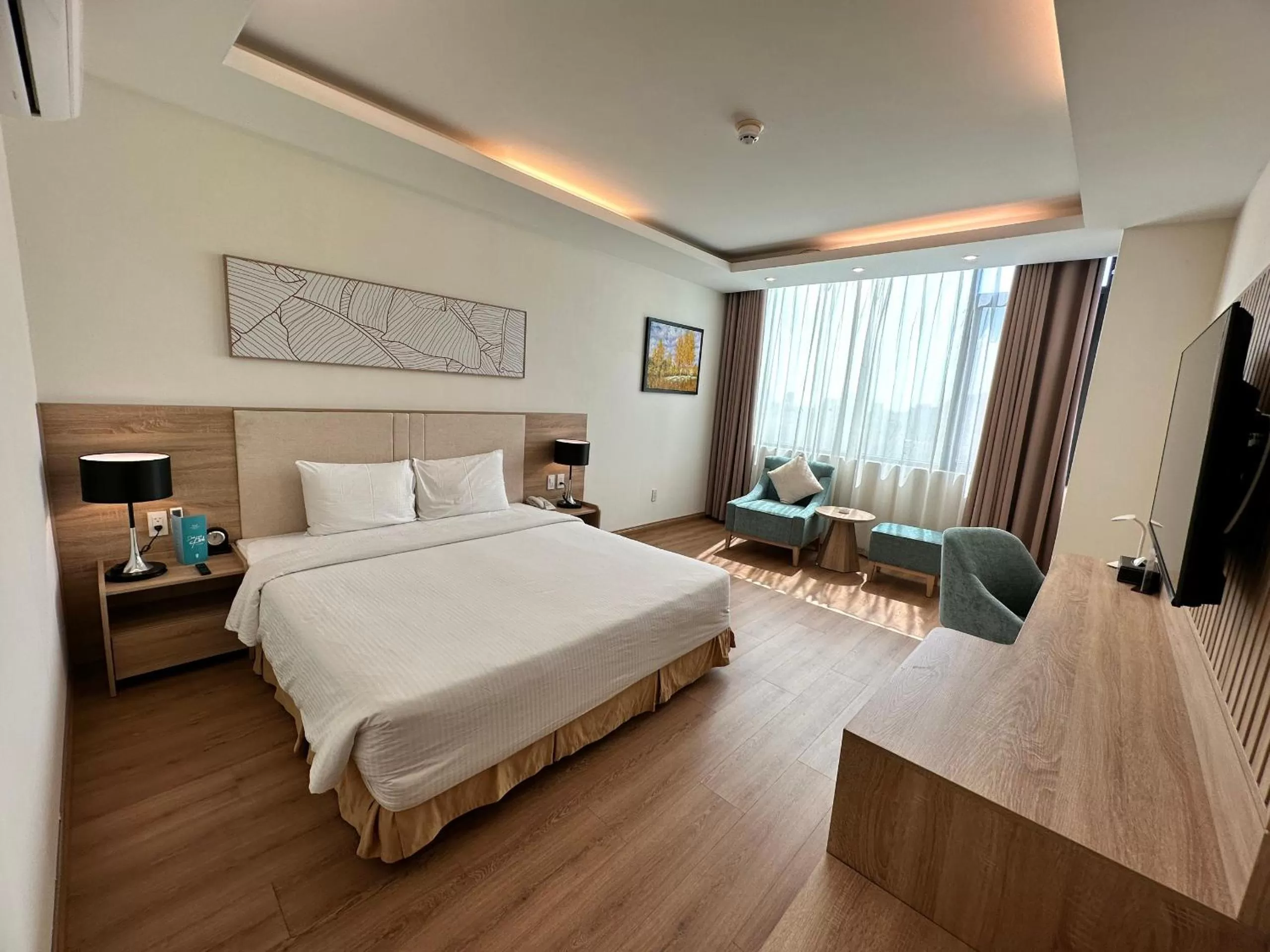Photo of the whole room, Bed in Muong Thanh Holiday Vung Tau Hotel
