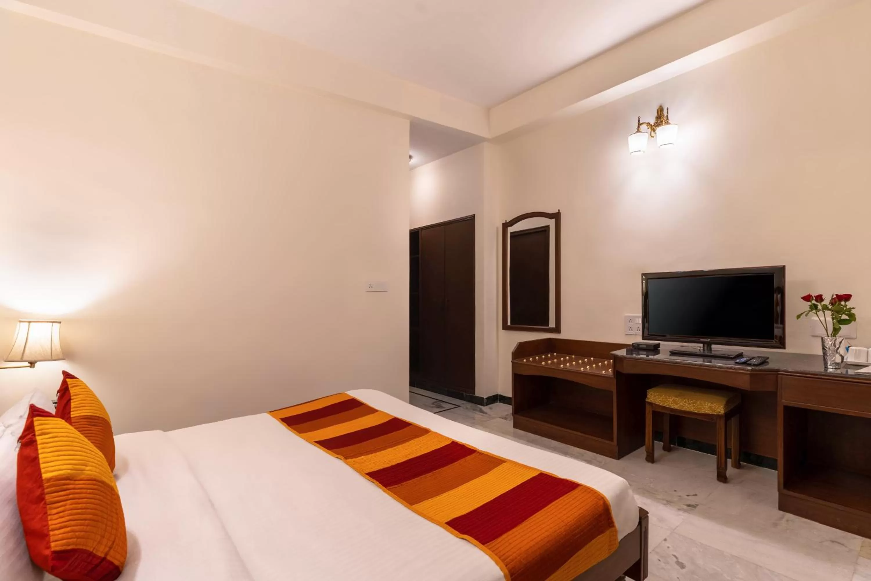 Photo of the whole room, Bed in Sarovar - Lake Facing Boutique Hotel On Lake Pichola