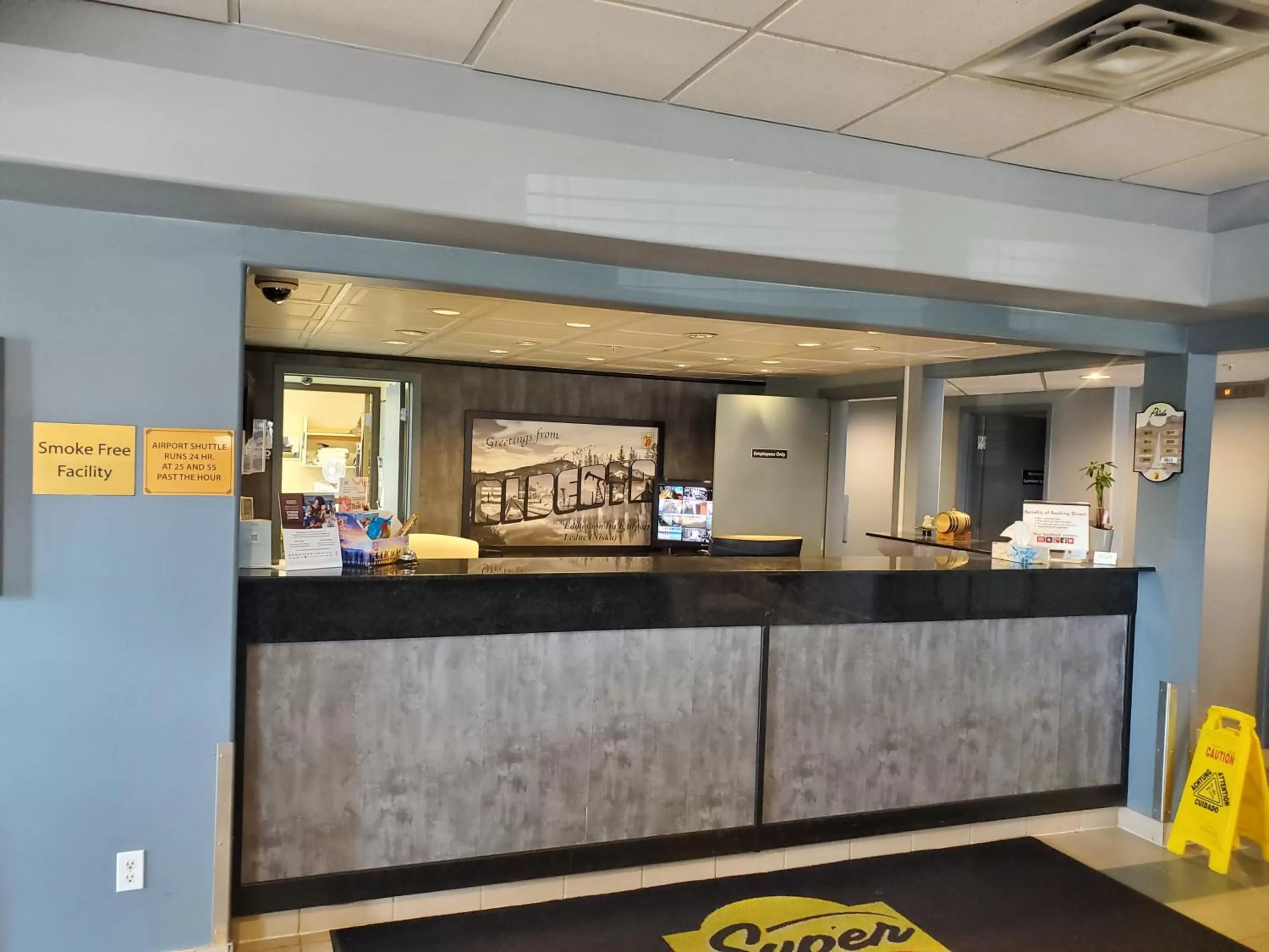 Lobby or reception in Super 8 by Wyndham Edmonton International Airport