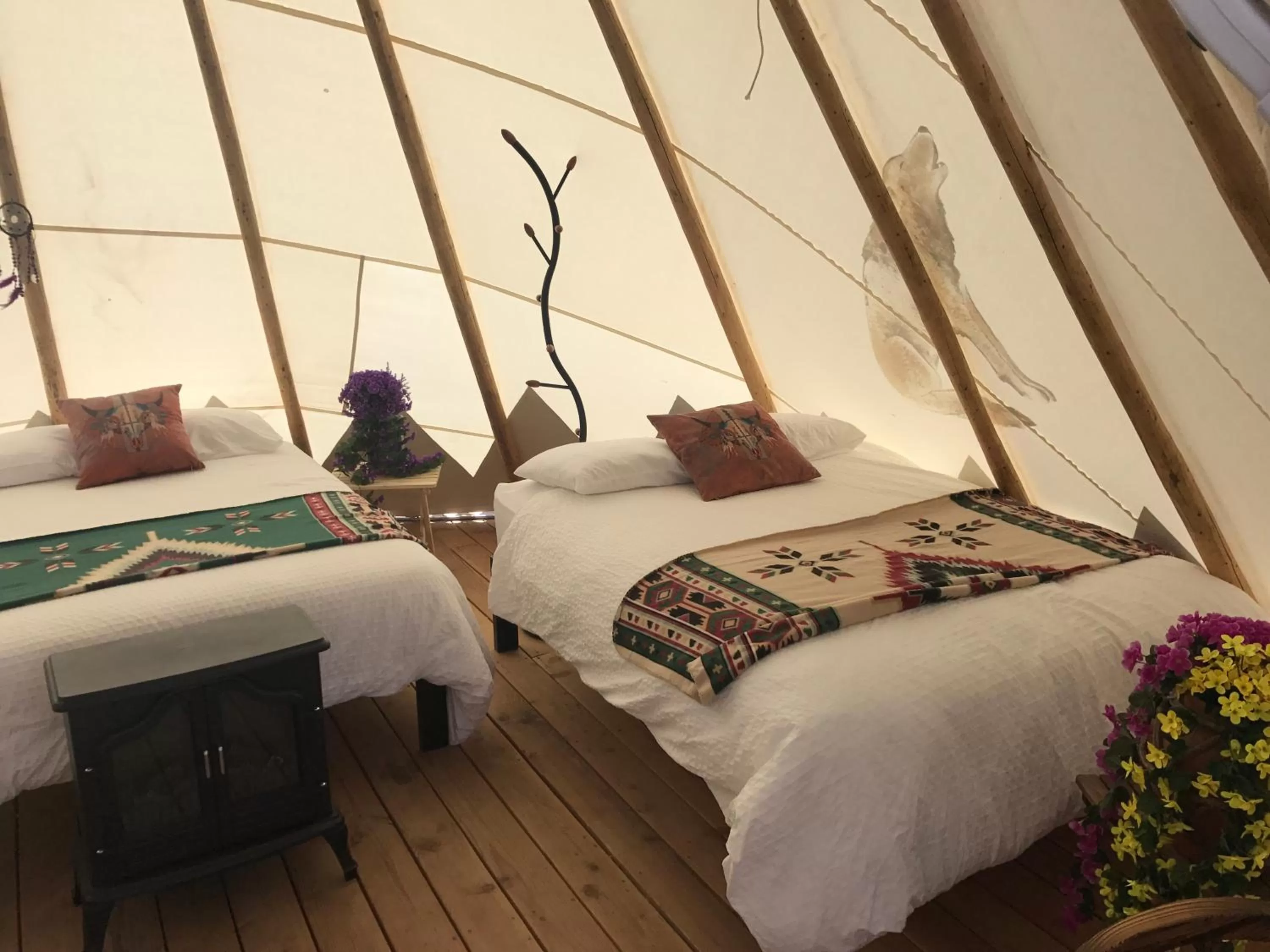 Bed in Olancha RV Park and Motel