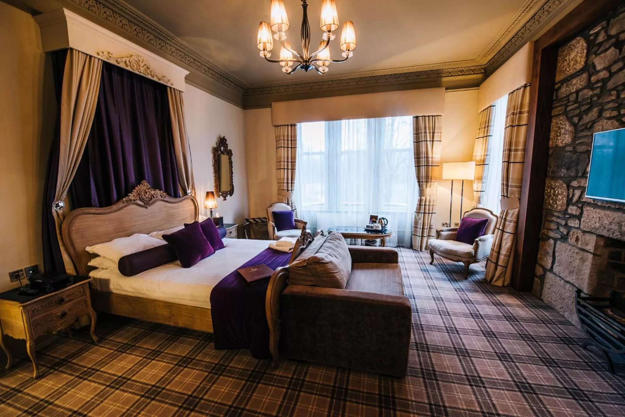 Bed in Lynnhurst Hotel