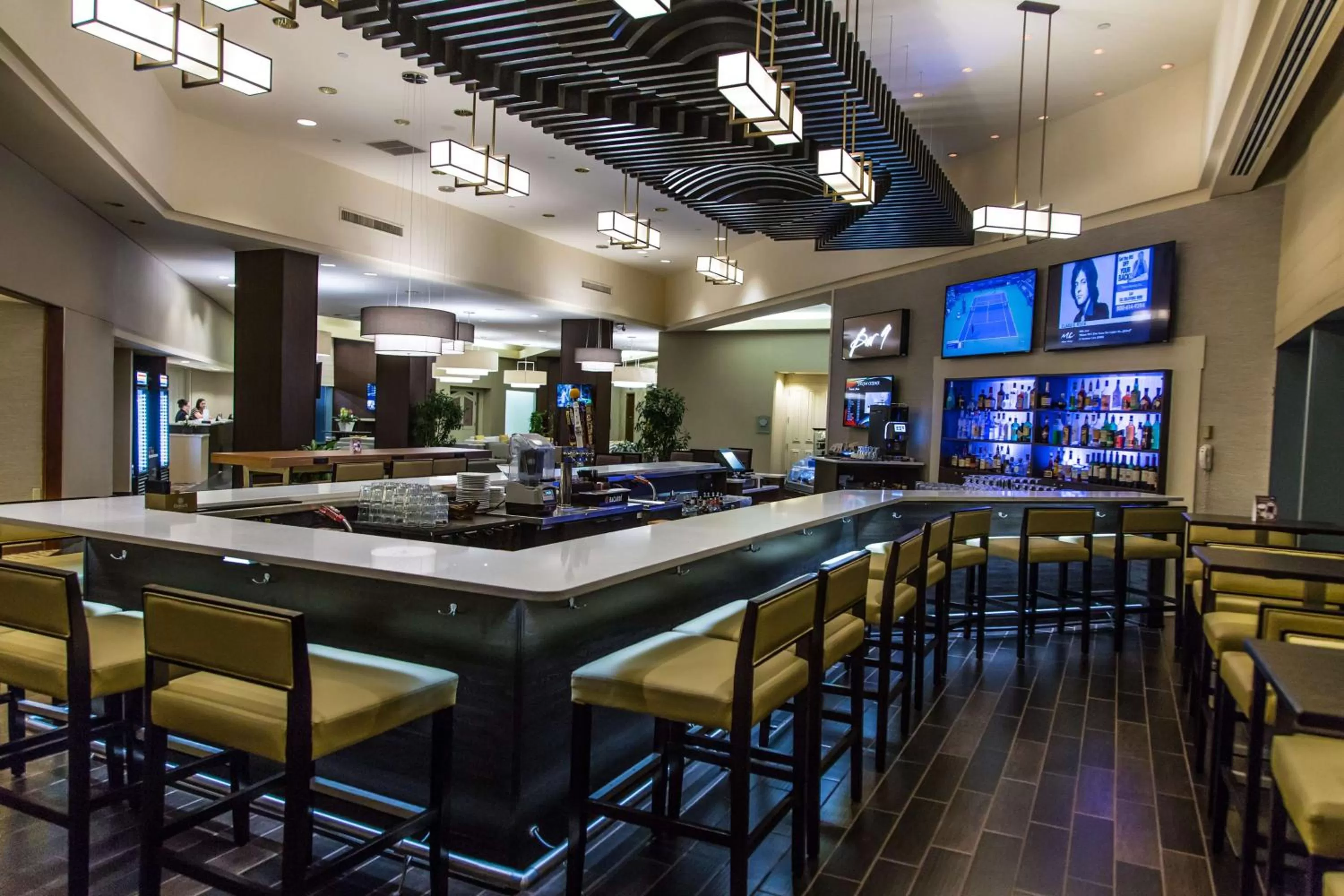 Lounge or bar in Hilton Melbourne, FL