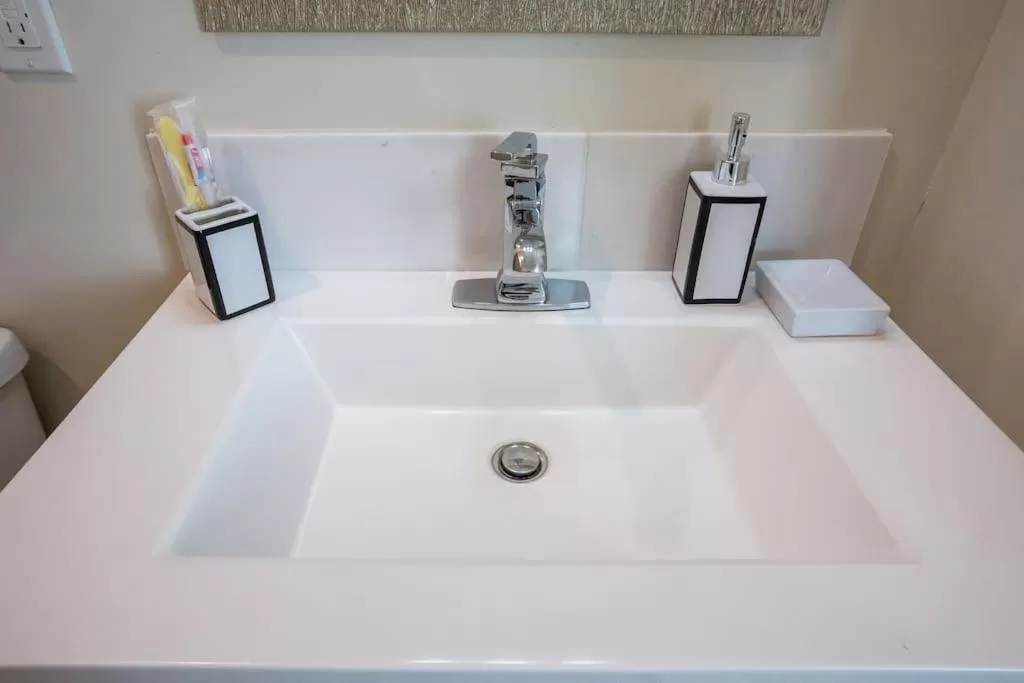 Bathroom in Next to San Diego Downtown - Cali King Size Studio