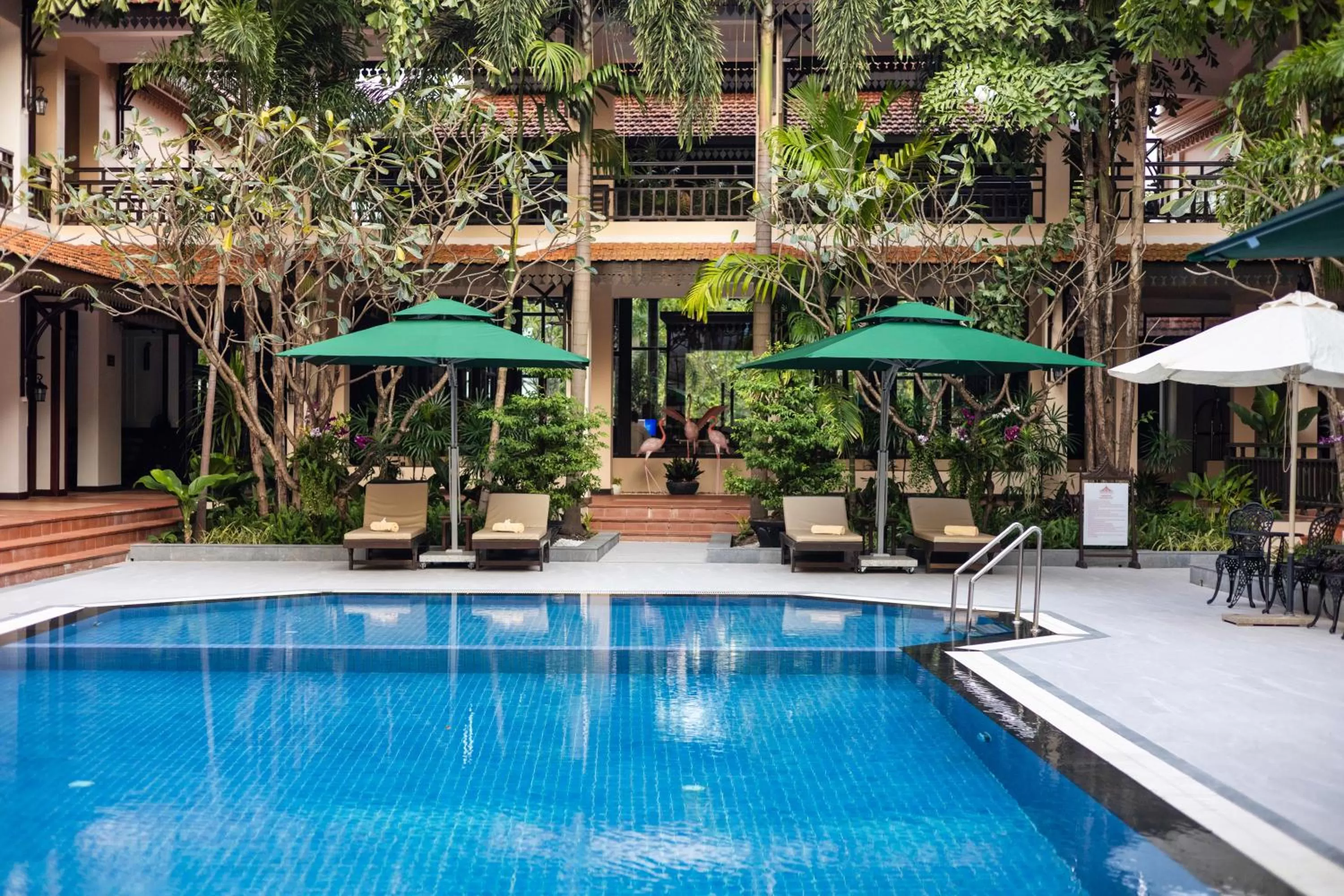 Swimming pool in Saem Siemreap Hotel