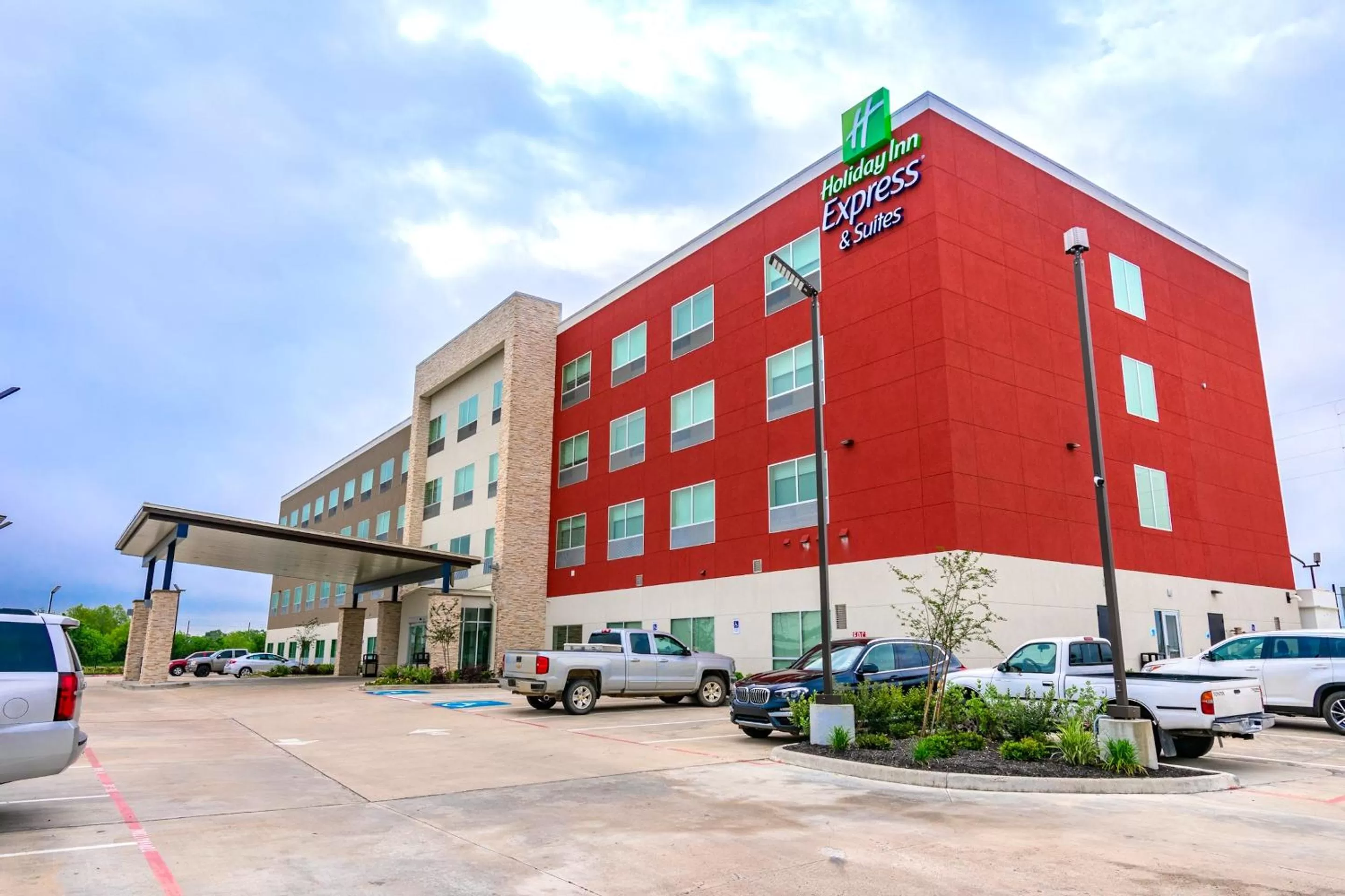Property building in Holiday Inn Express & Suites - Houston IAH - Beltway 8 by IHG