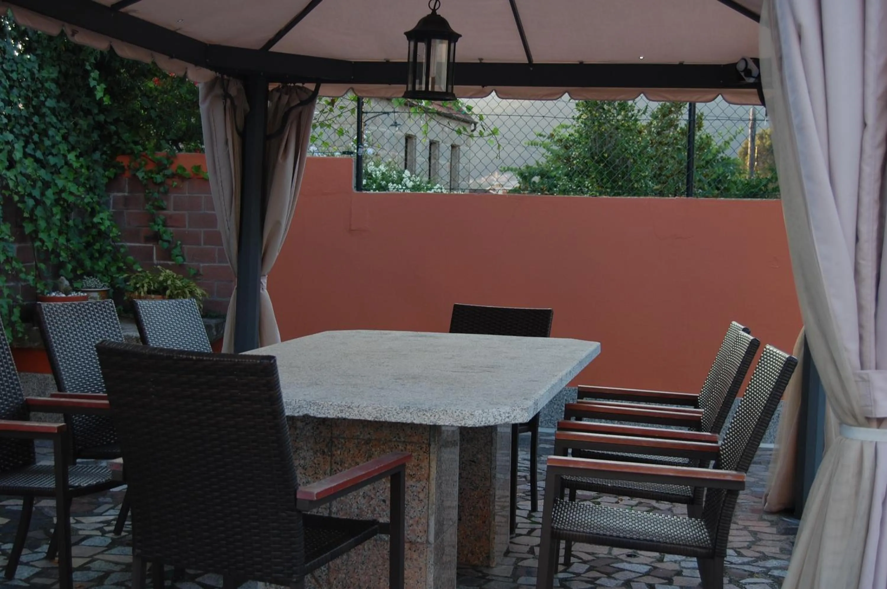 Restaurant/places to eat in Hotel París