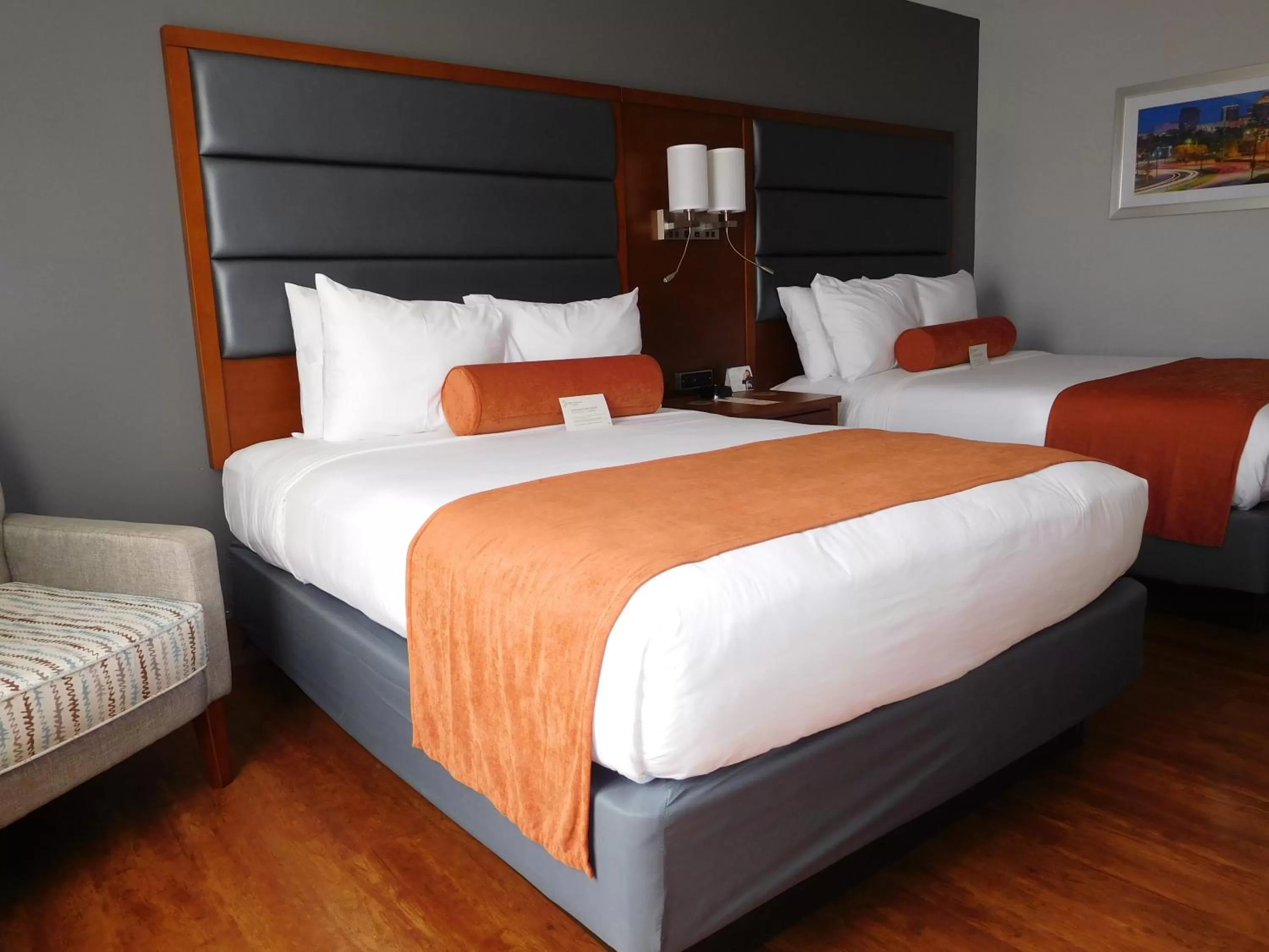 Restaurant/places to eat, Bed in Wyndham Garden Greensboro