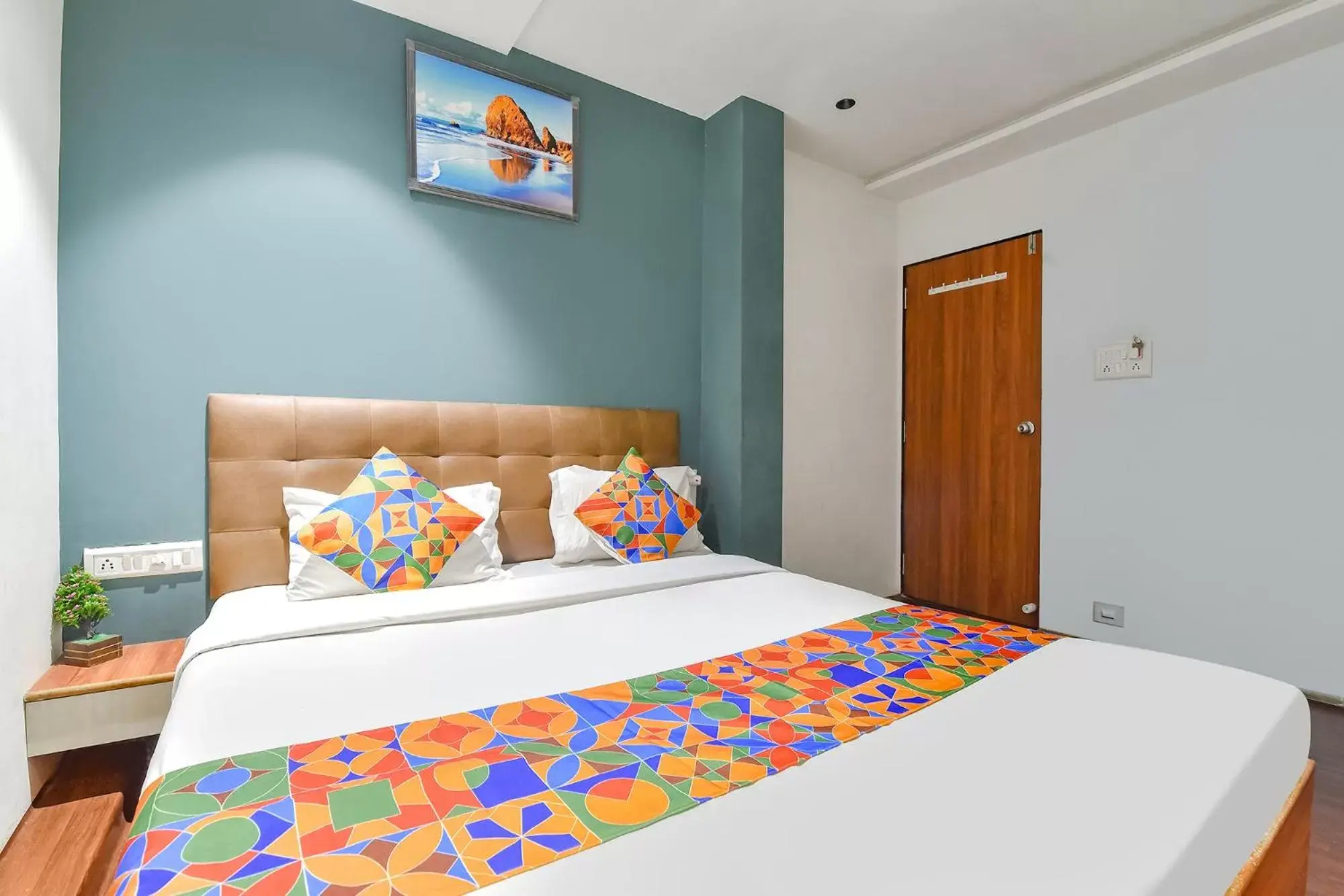 Deluxe Room - single occupancy in FabHotel Nidhivan, Udhna Junction Deluxe Room - single occupancy in FabHotel Nidhivan, Udhna Junction