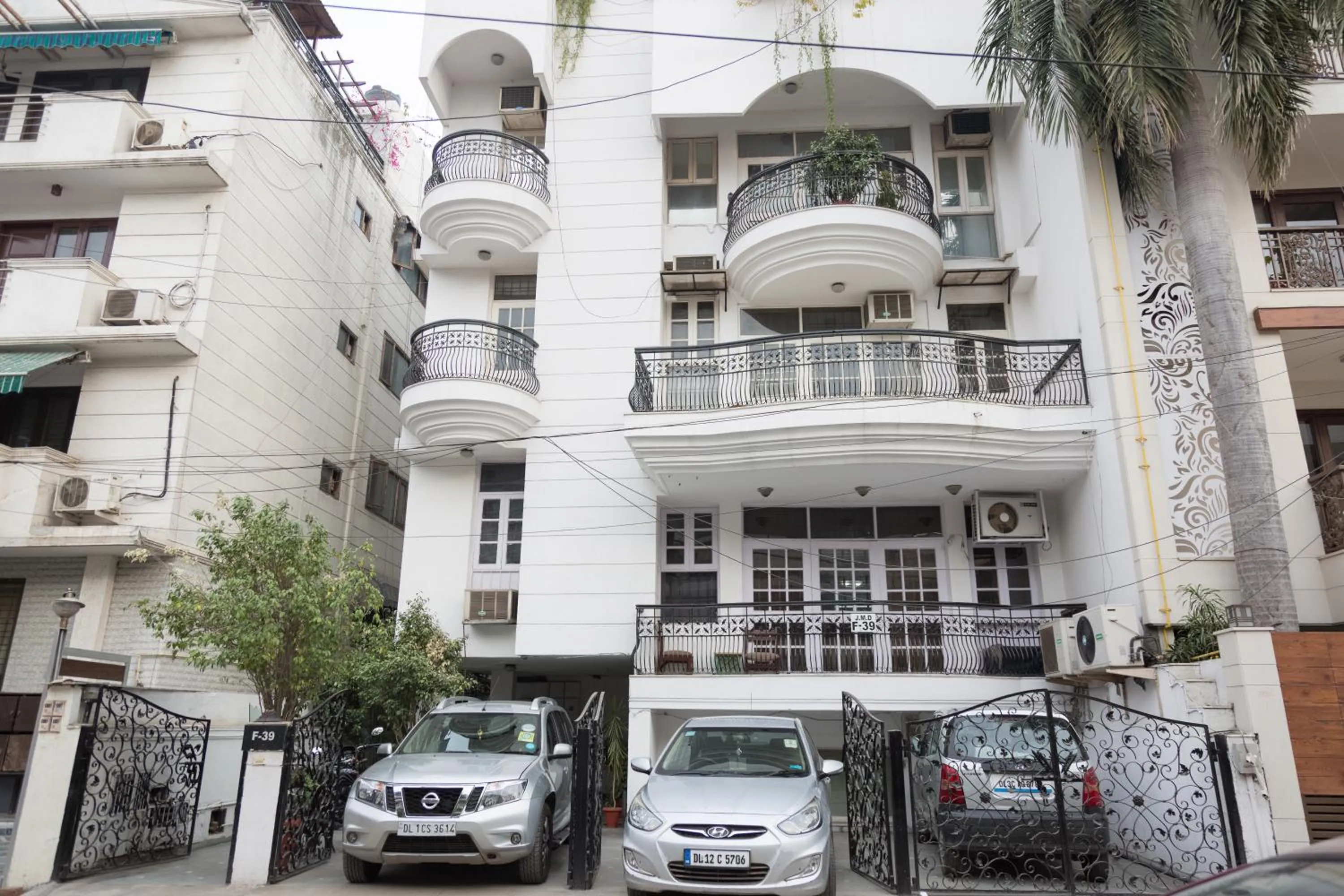 Property building in Under My Roof Green Park