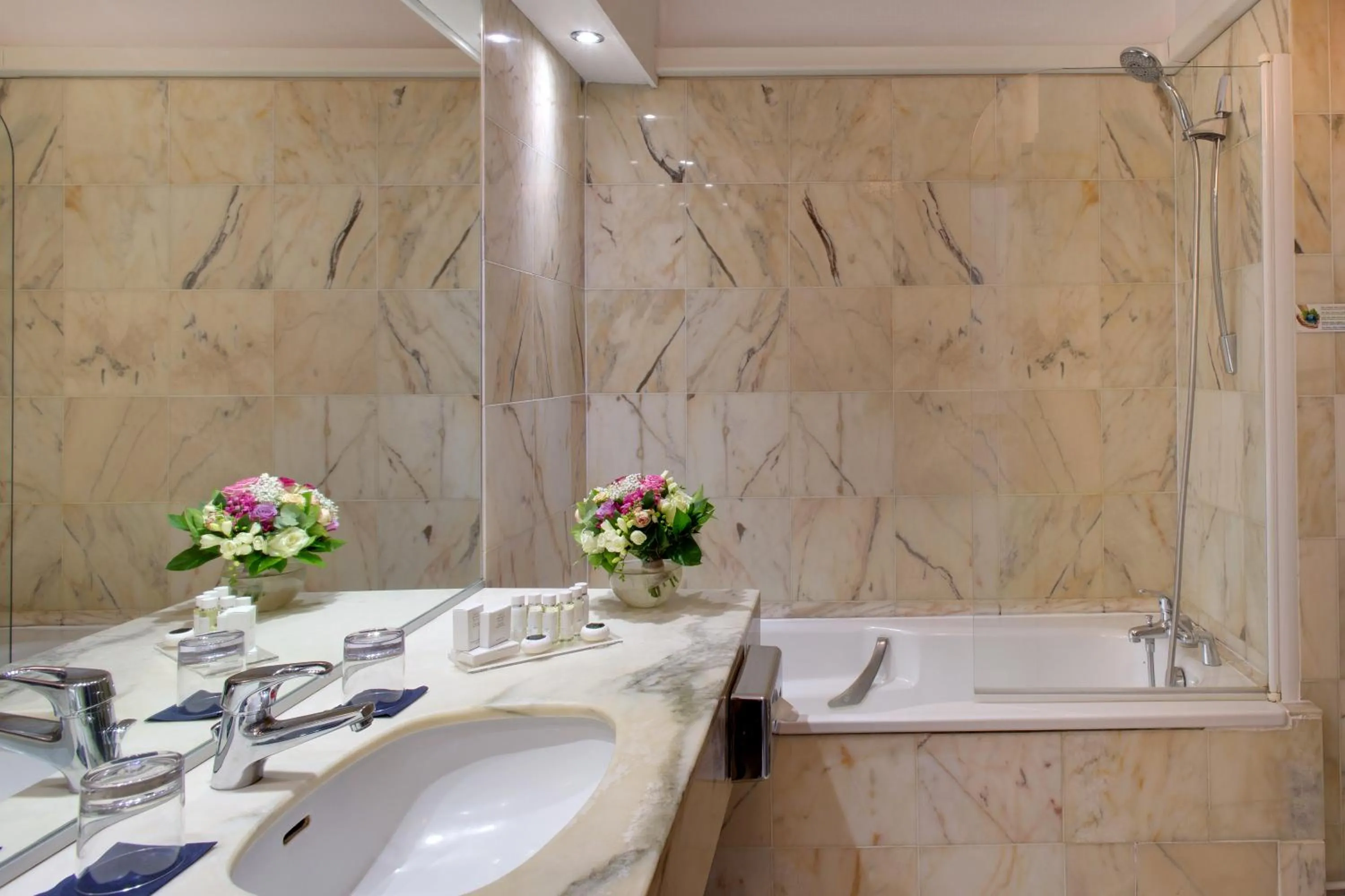 Shower in Alliance Lille - Couvent Des Minimes