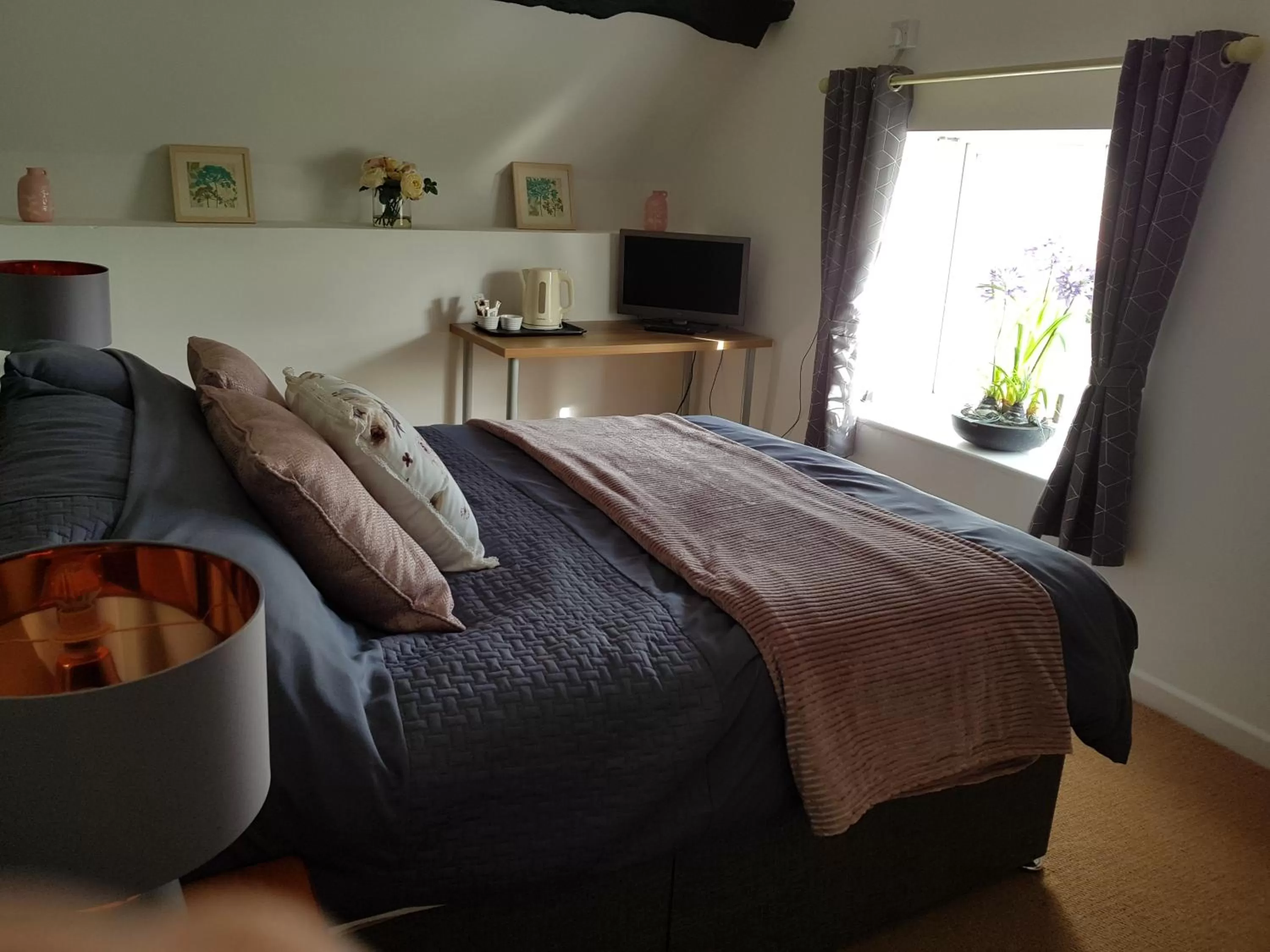 Bed in Wheatsheaf Inn