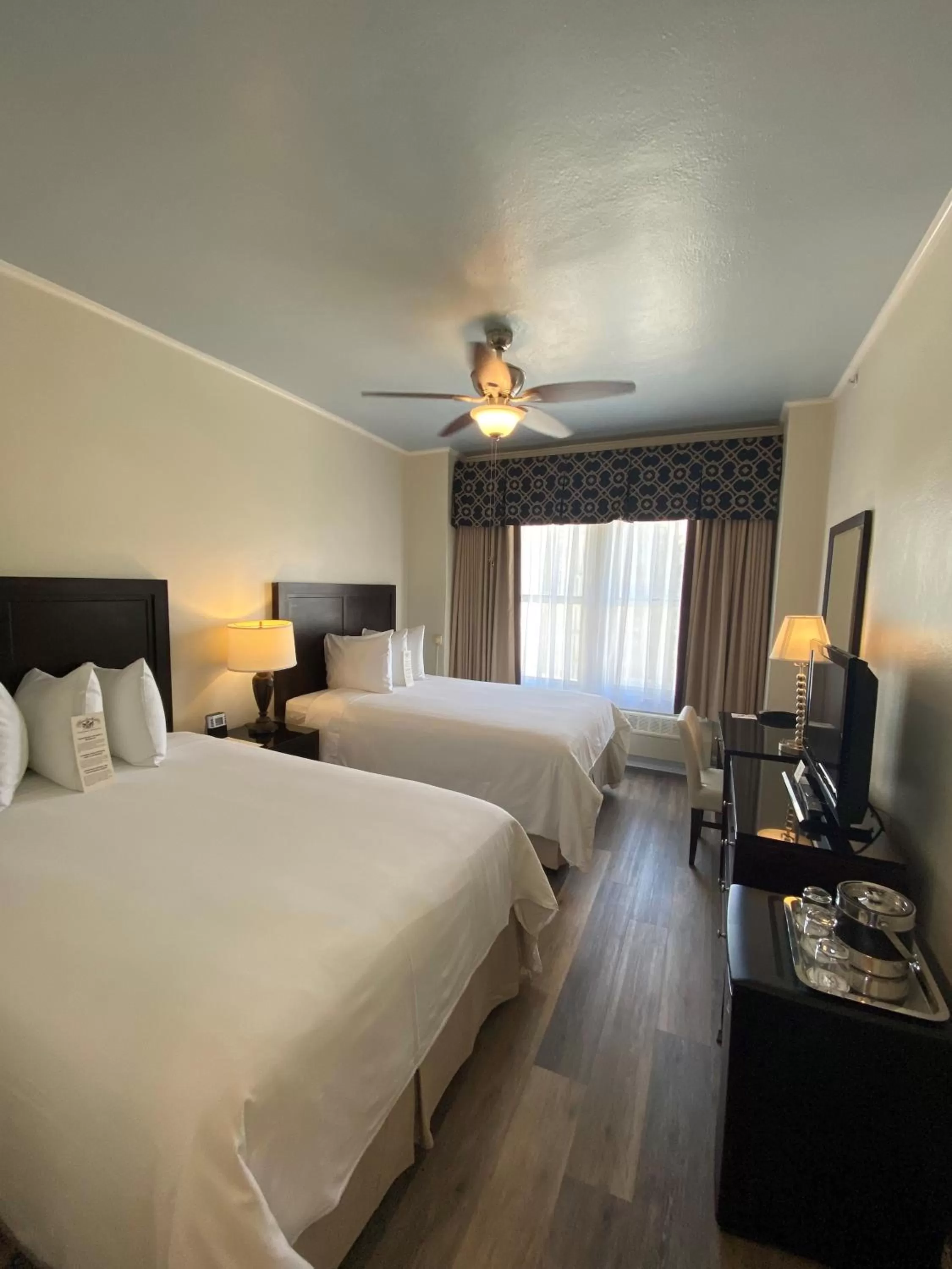 Bedroom, Bed in Chancellor Hotel on Union Square