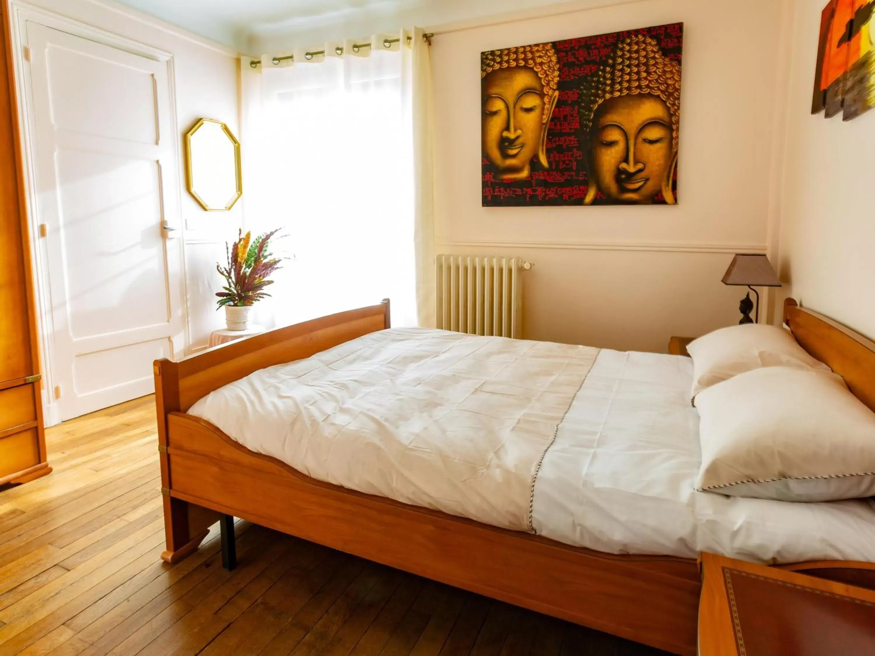 Standard Double Room in Apakabar Homestay - proche gare Melun, parking privé, Netflix Standard Double Room in Apakabar Homestay - proche gare Melun, parking privé, Netflix
