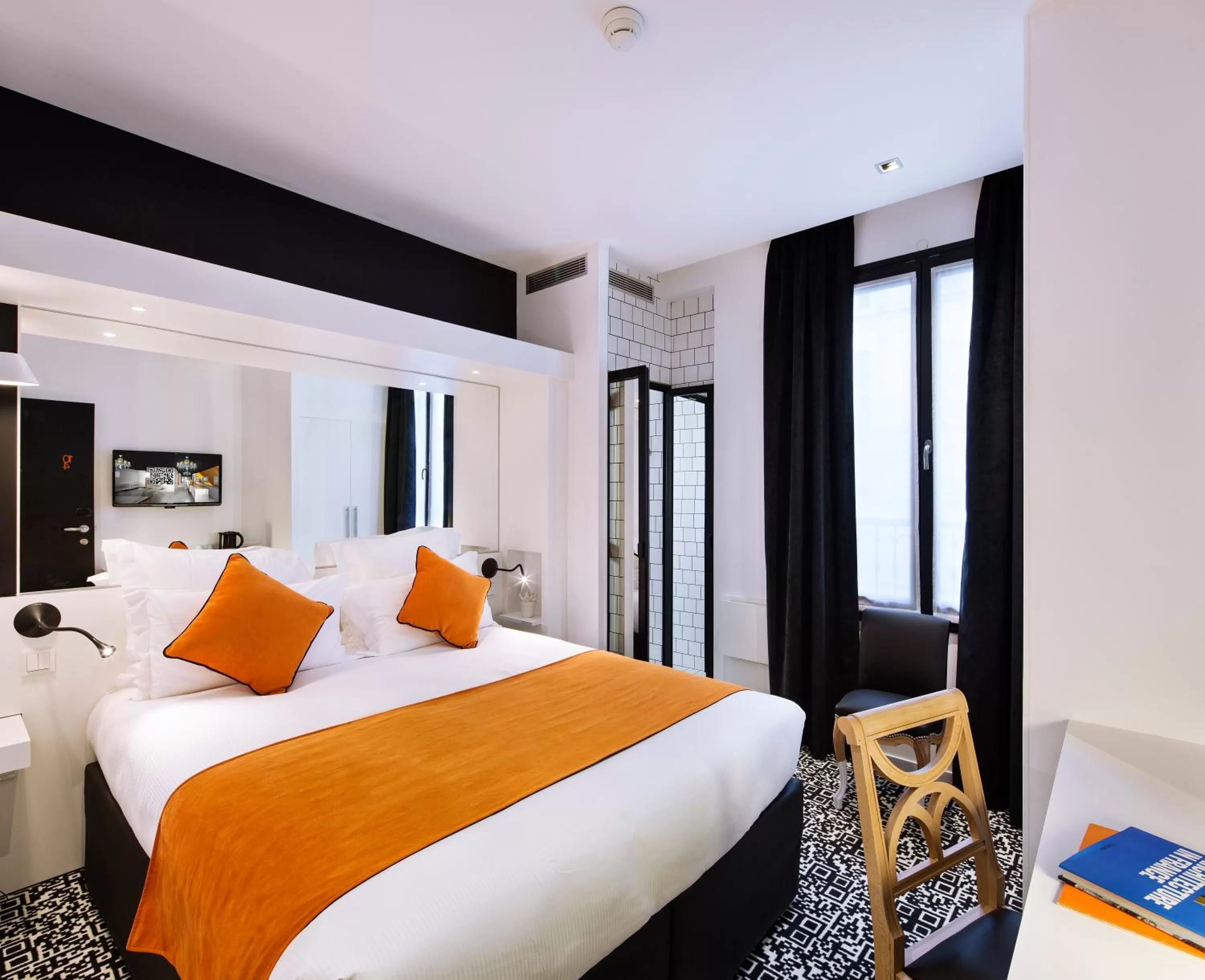 Photo of the whole room, Bed in Best Western Premier Faubourg 88