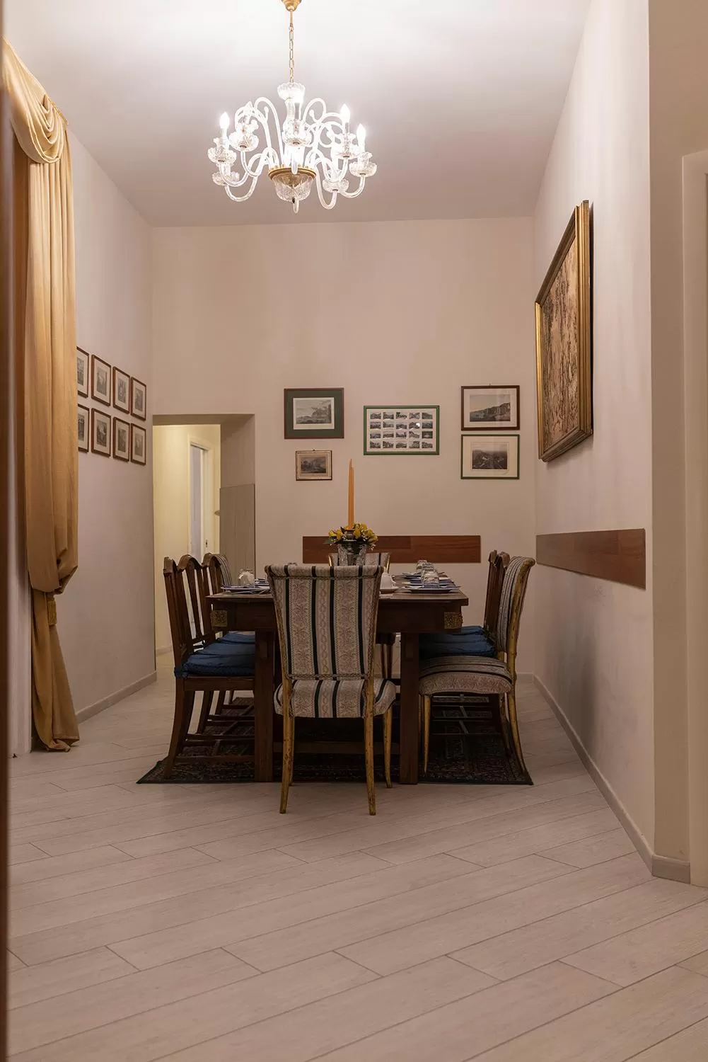 Seating area in Domus Borbonica