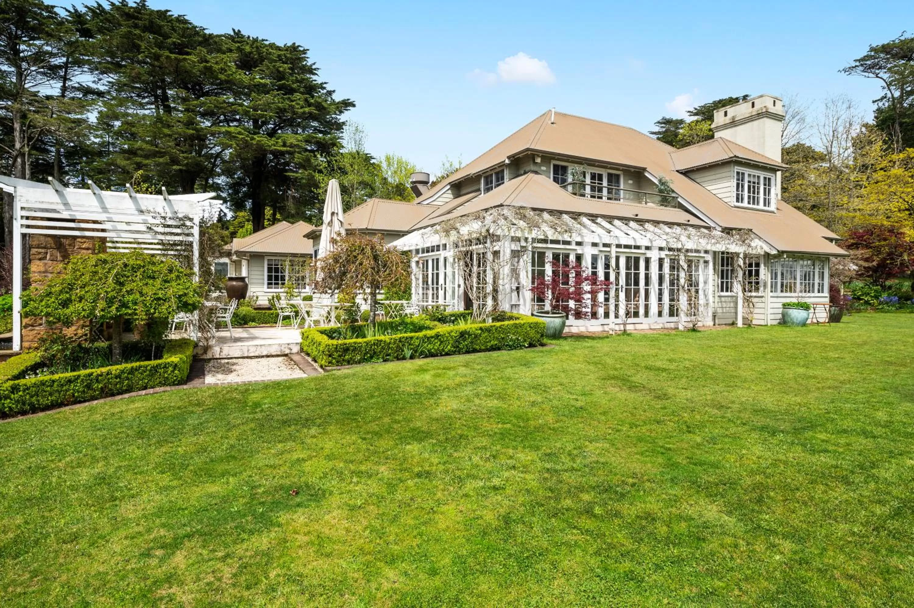 Property building in Parklands Country Gardens & Lodges Blue Mountains