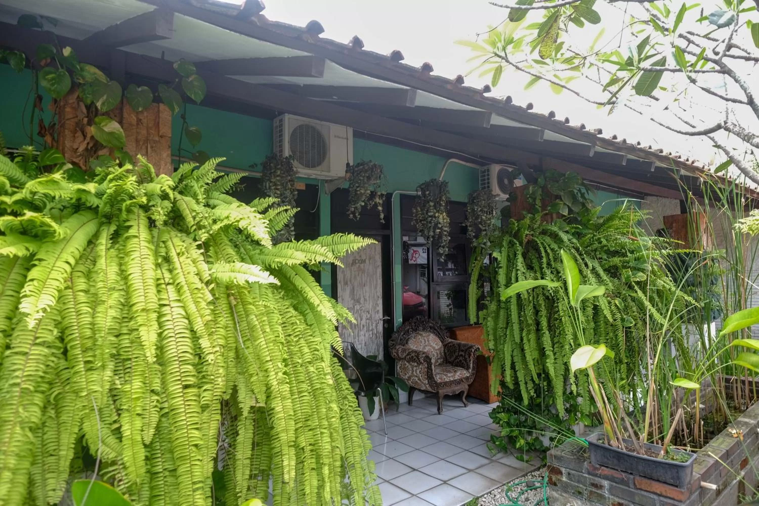 Property building in RedDoorz near Lotte Mart Maguwoharjo Yogyakarta