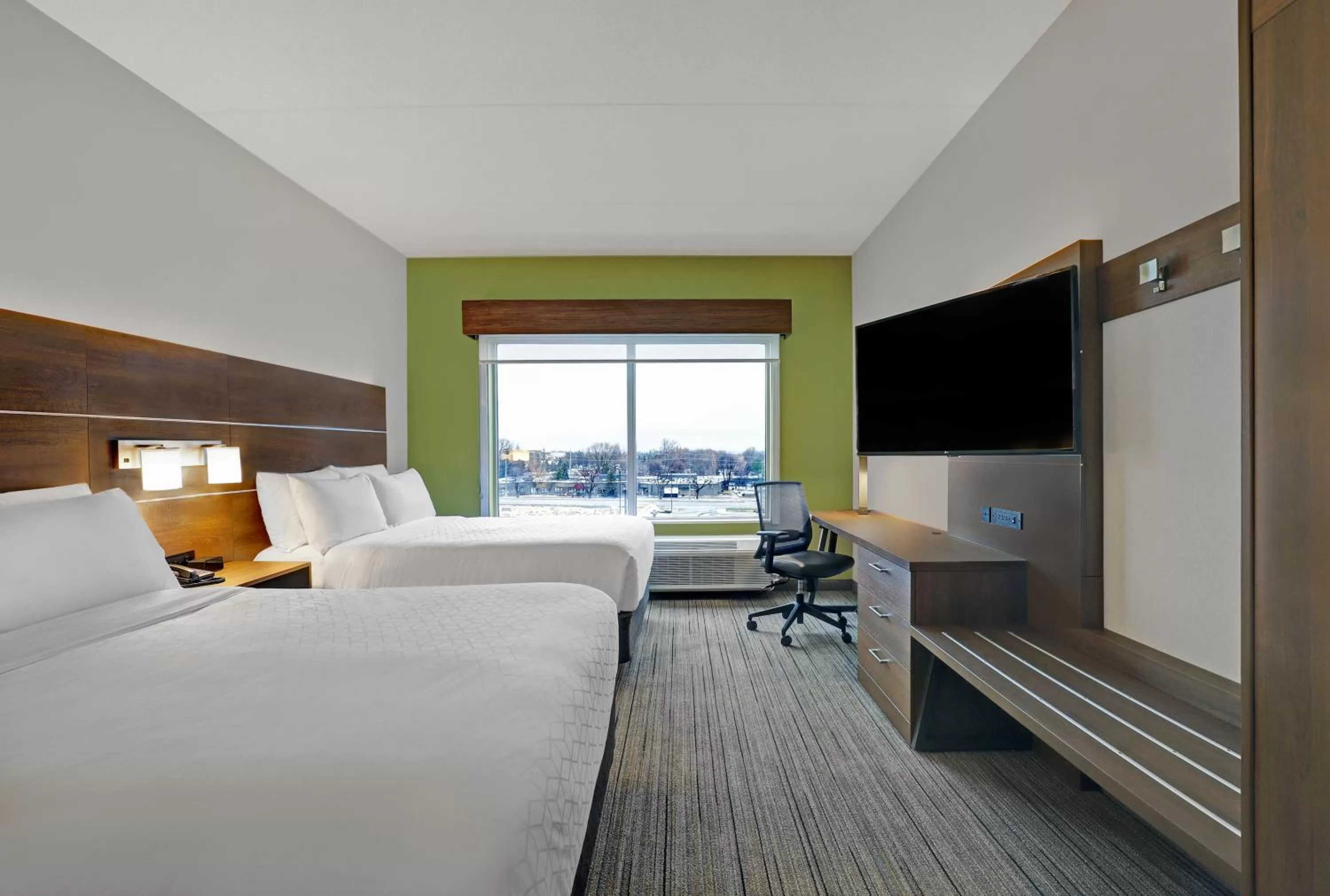 Photo of the whole room, Bed in Holiday Inn Express & Suites - Collingwood