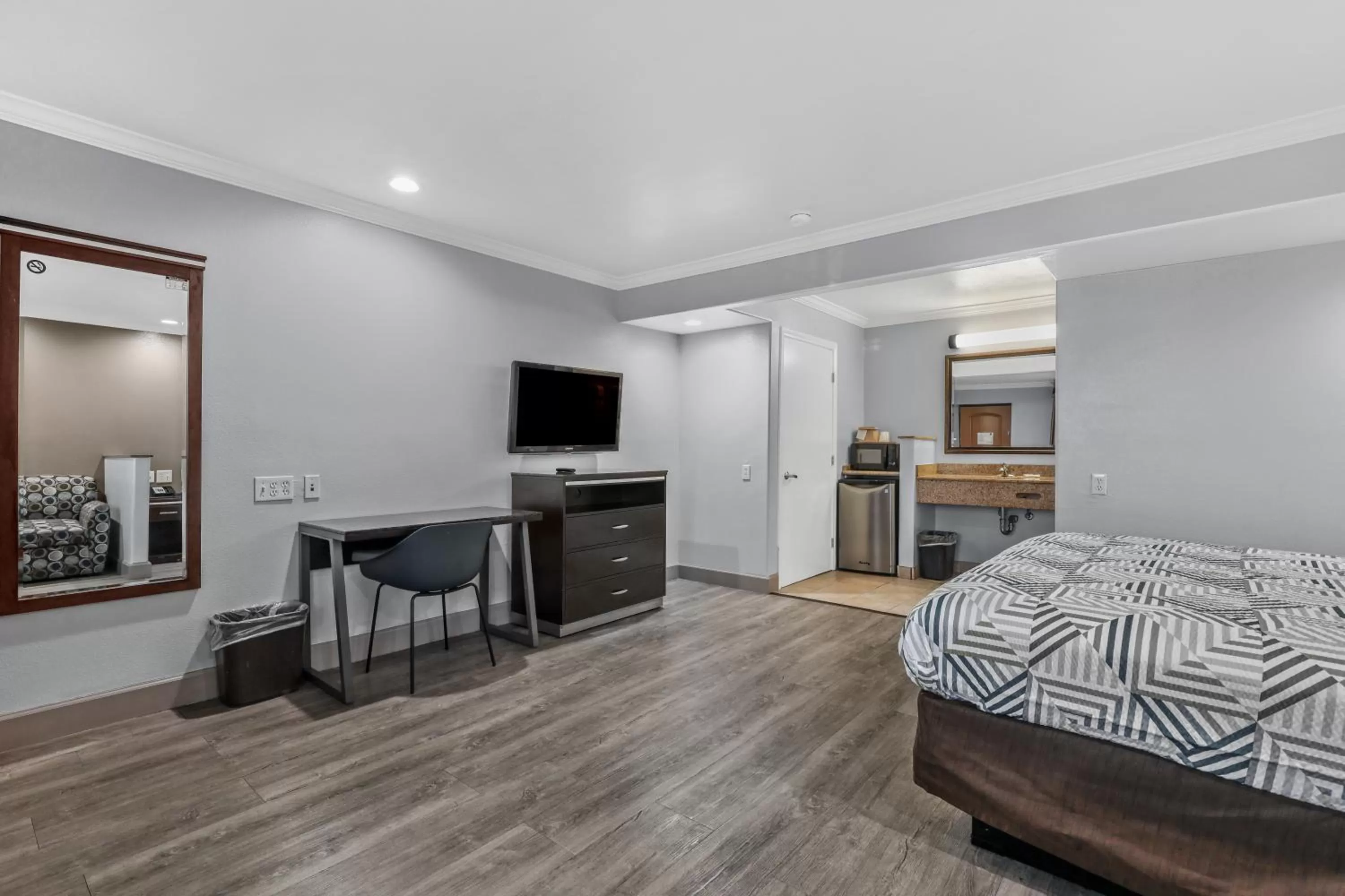 Bed in Motel 6 Carlsbad, Ca- North