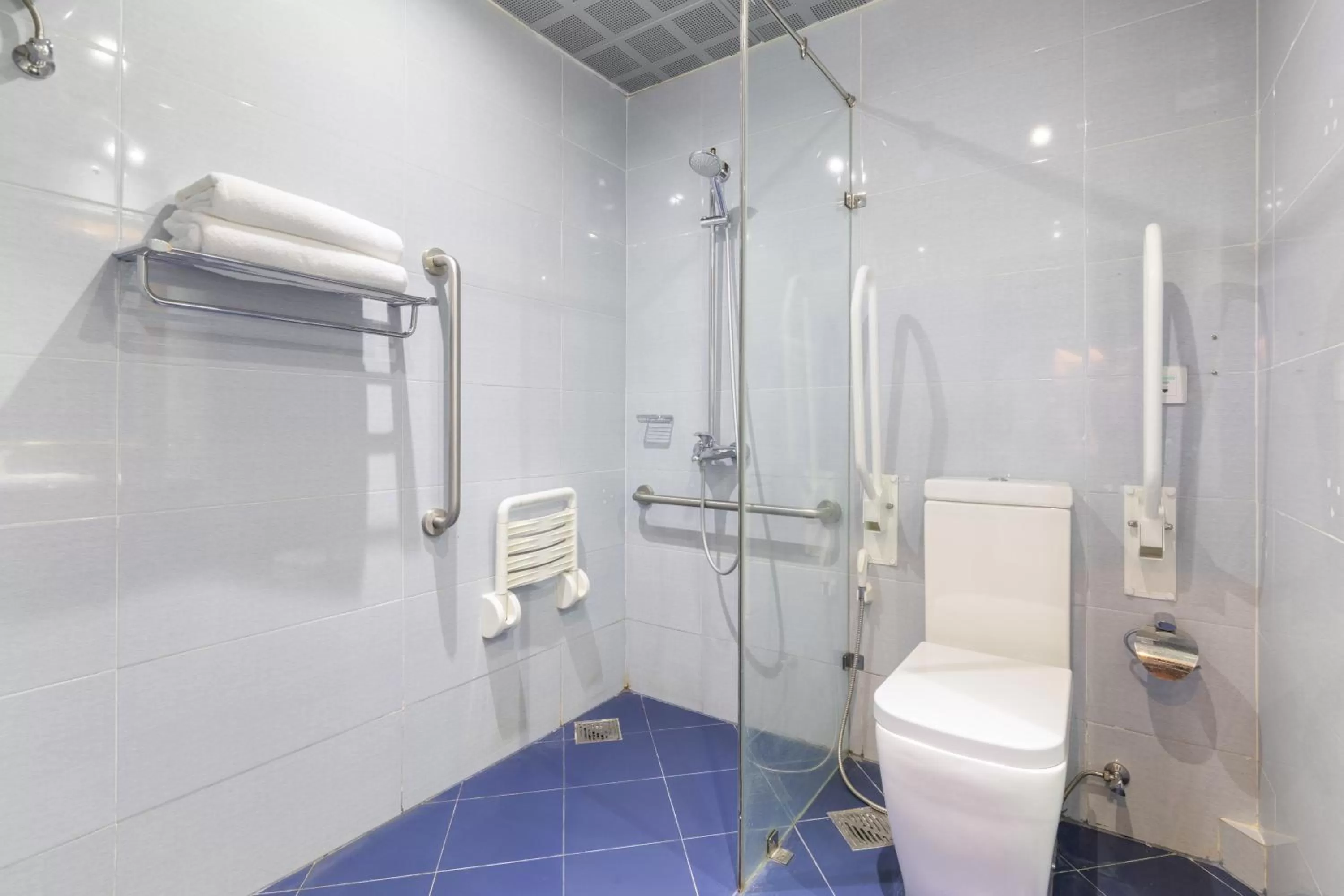 Bathroom in Araliya Green Hills - Where Historic Charm Mingles with Natural Beauty