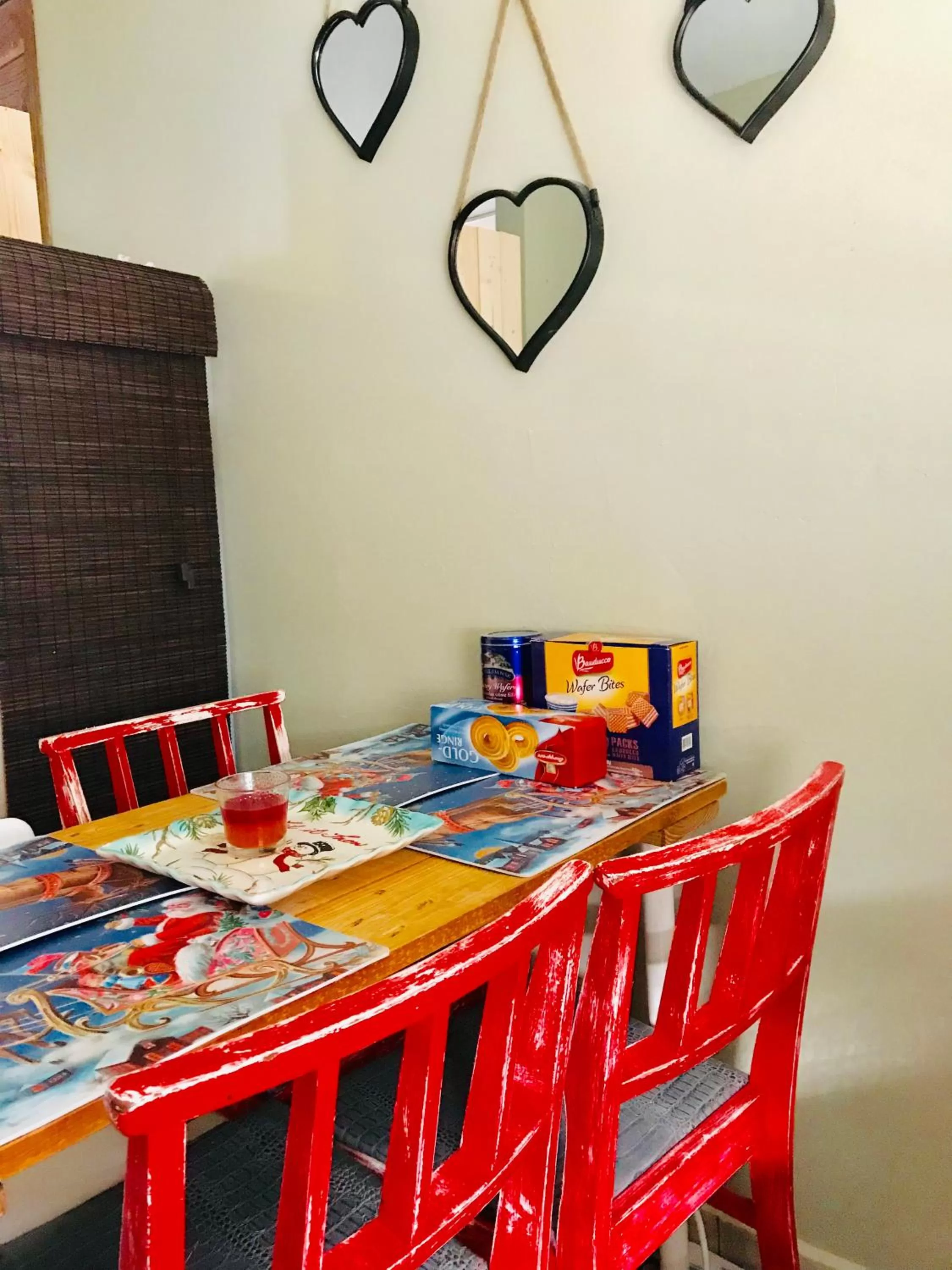 Dining area in Hollywood Light Haven Lodge