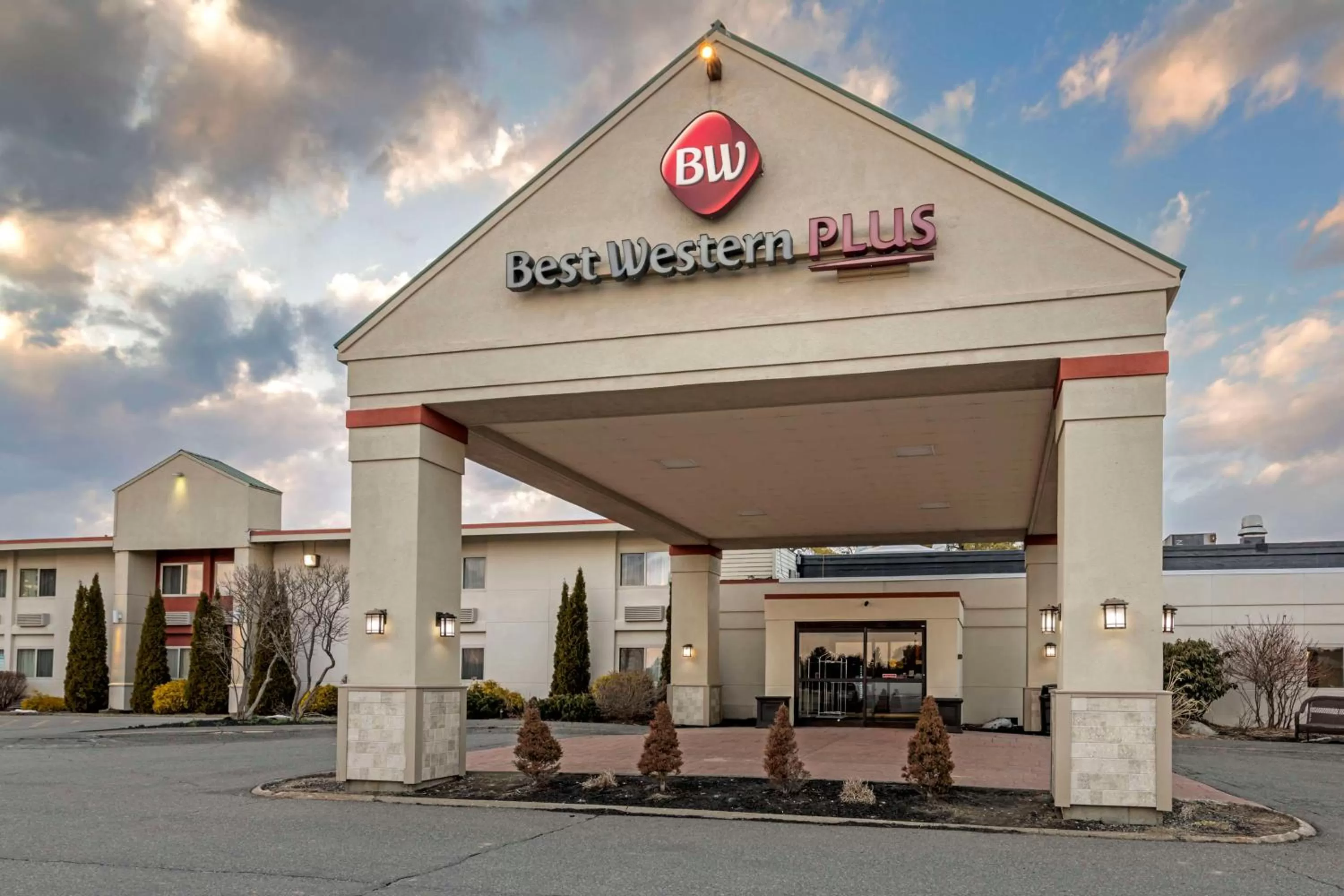 Property building in Best Western Plus Augusta Civic Center Inn