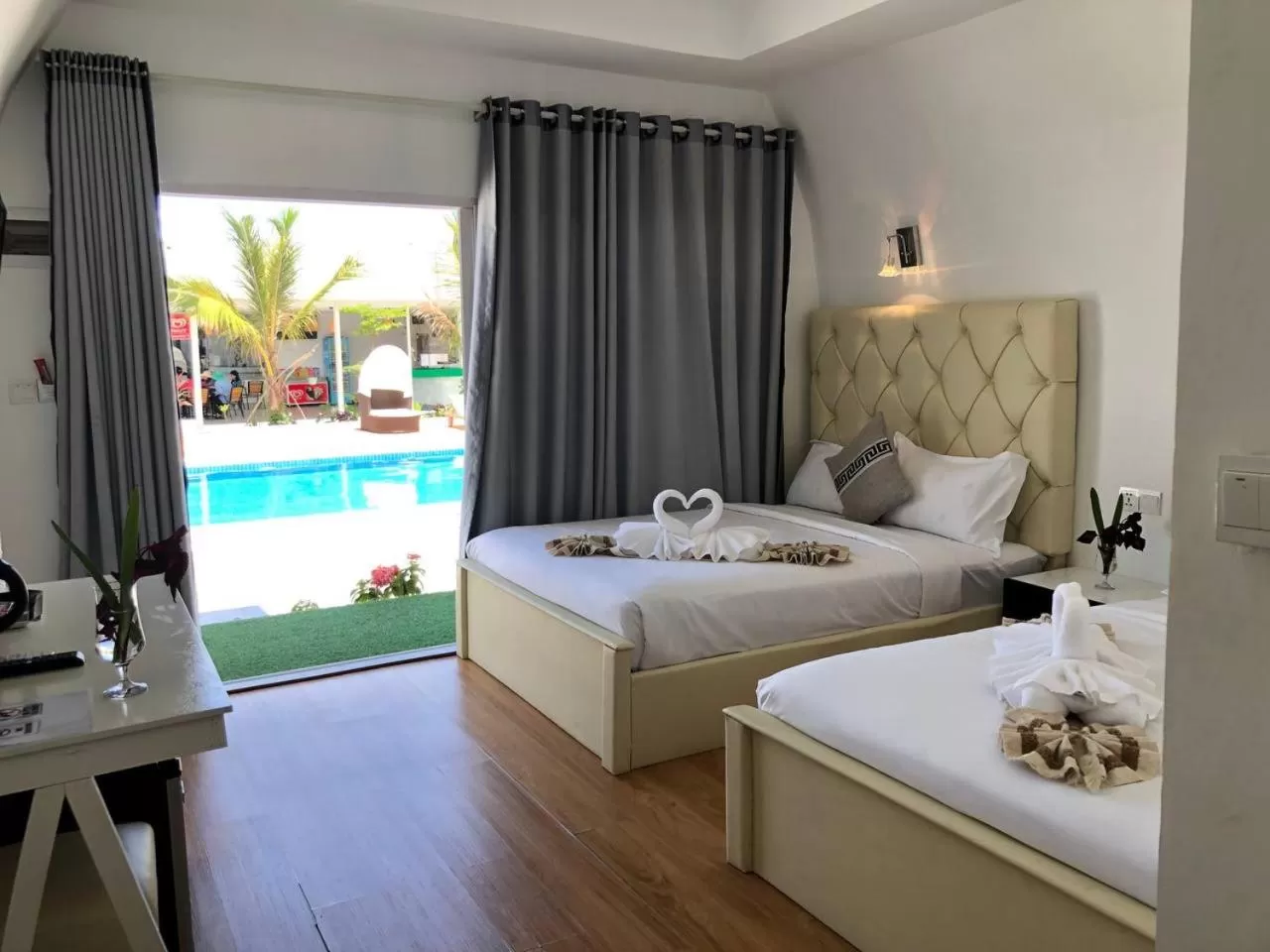 Photo of the whole room, Bed in Jasmine River Front