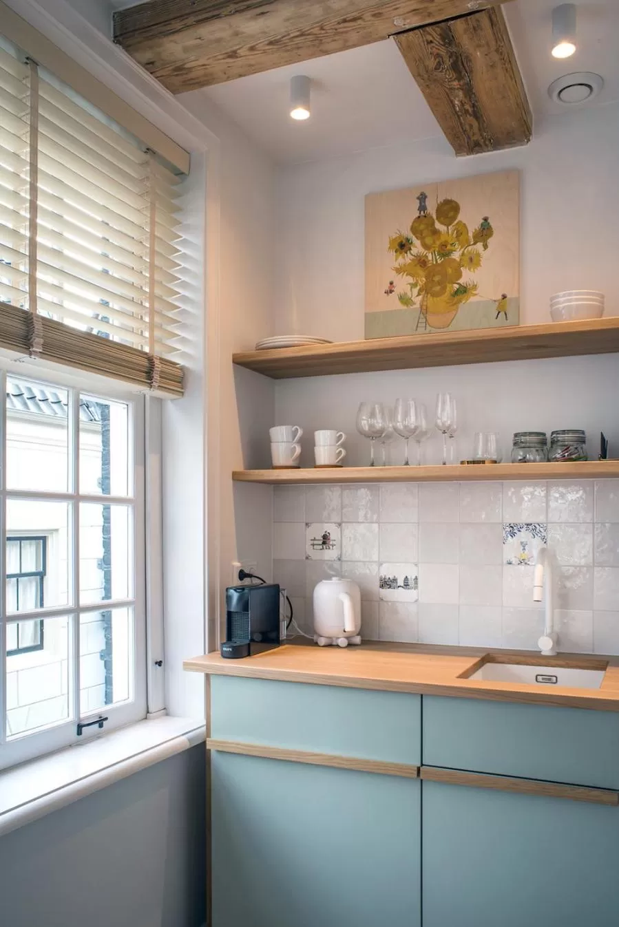 Coffee/tea facilities in Studios at the canal