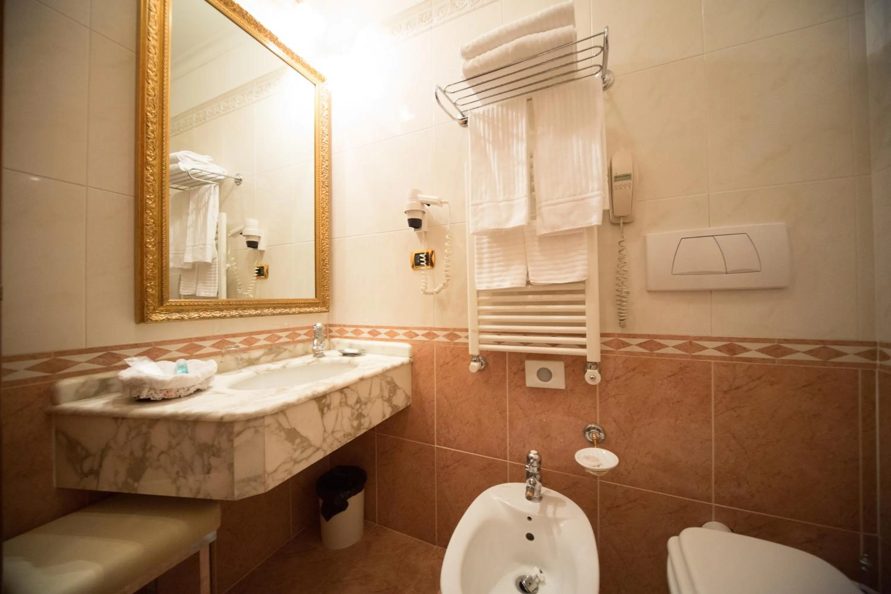 Bathroom in Hotel dei Consoli Vaticano
