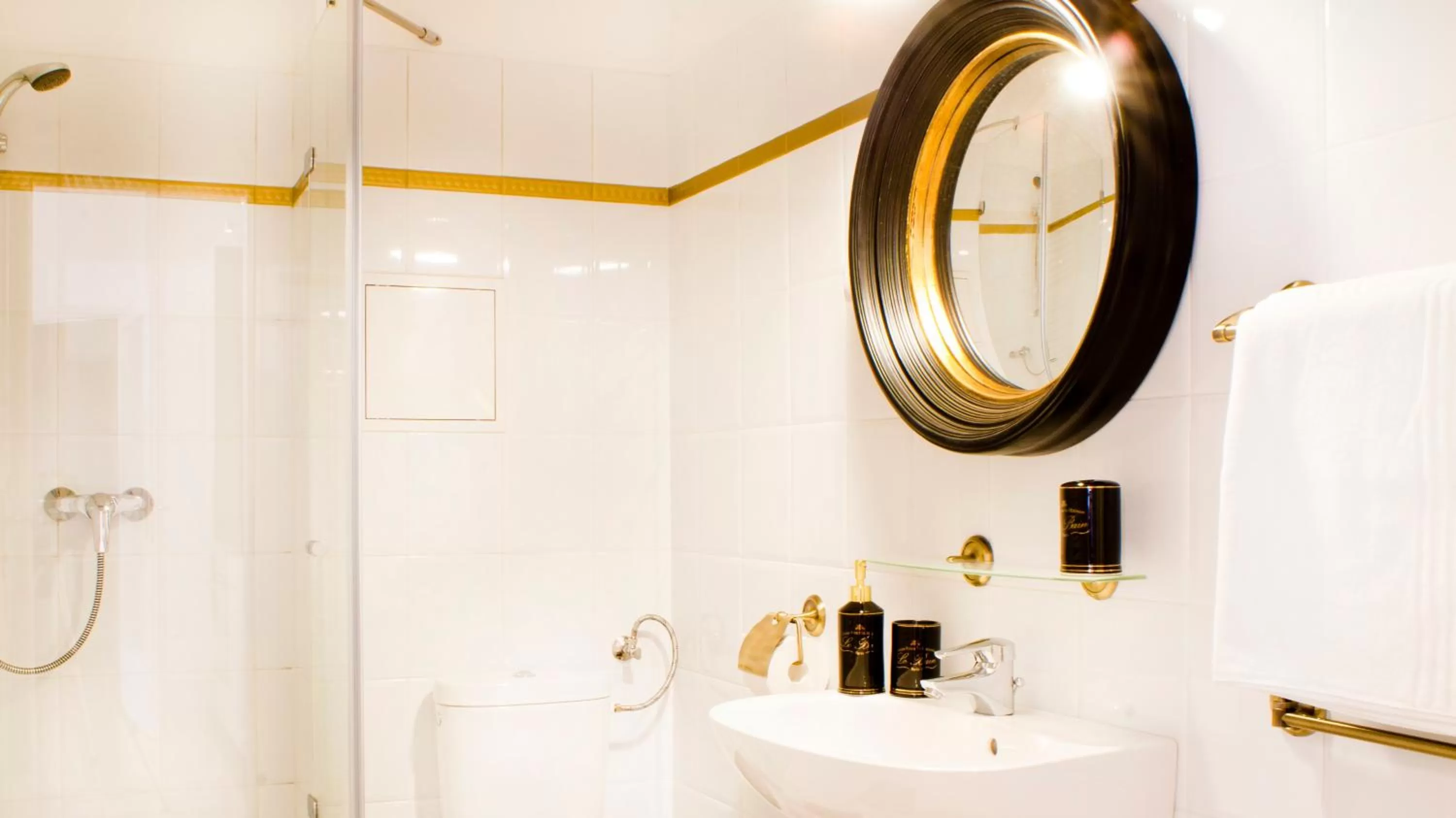 Bathroom in Milford Suites Budapest