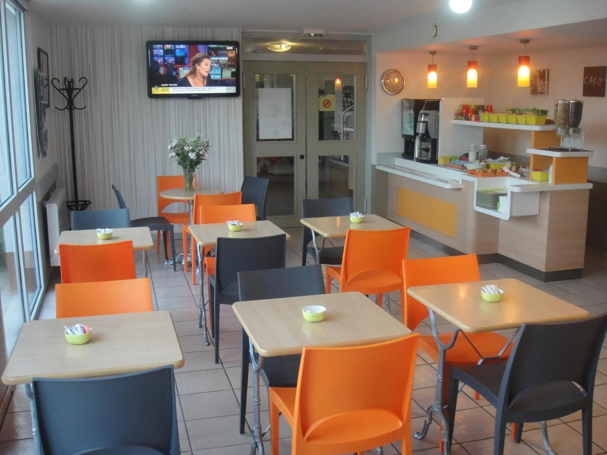 Restaurant/places to eat in ibis budget Châtellerault Nord