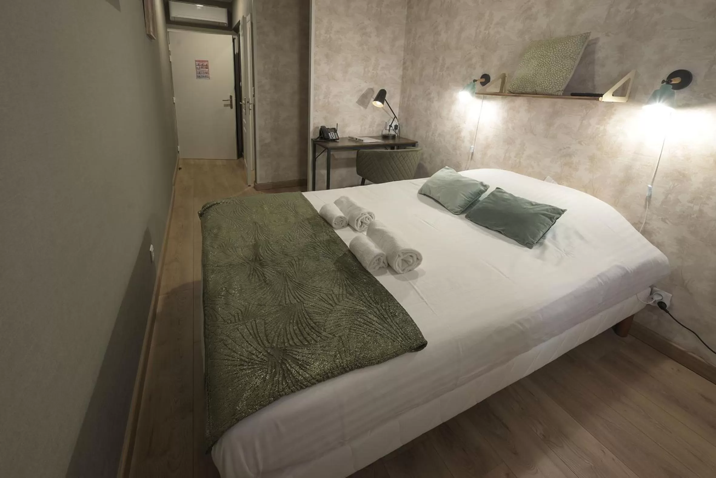 Bed in Hotel De La Croisée