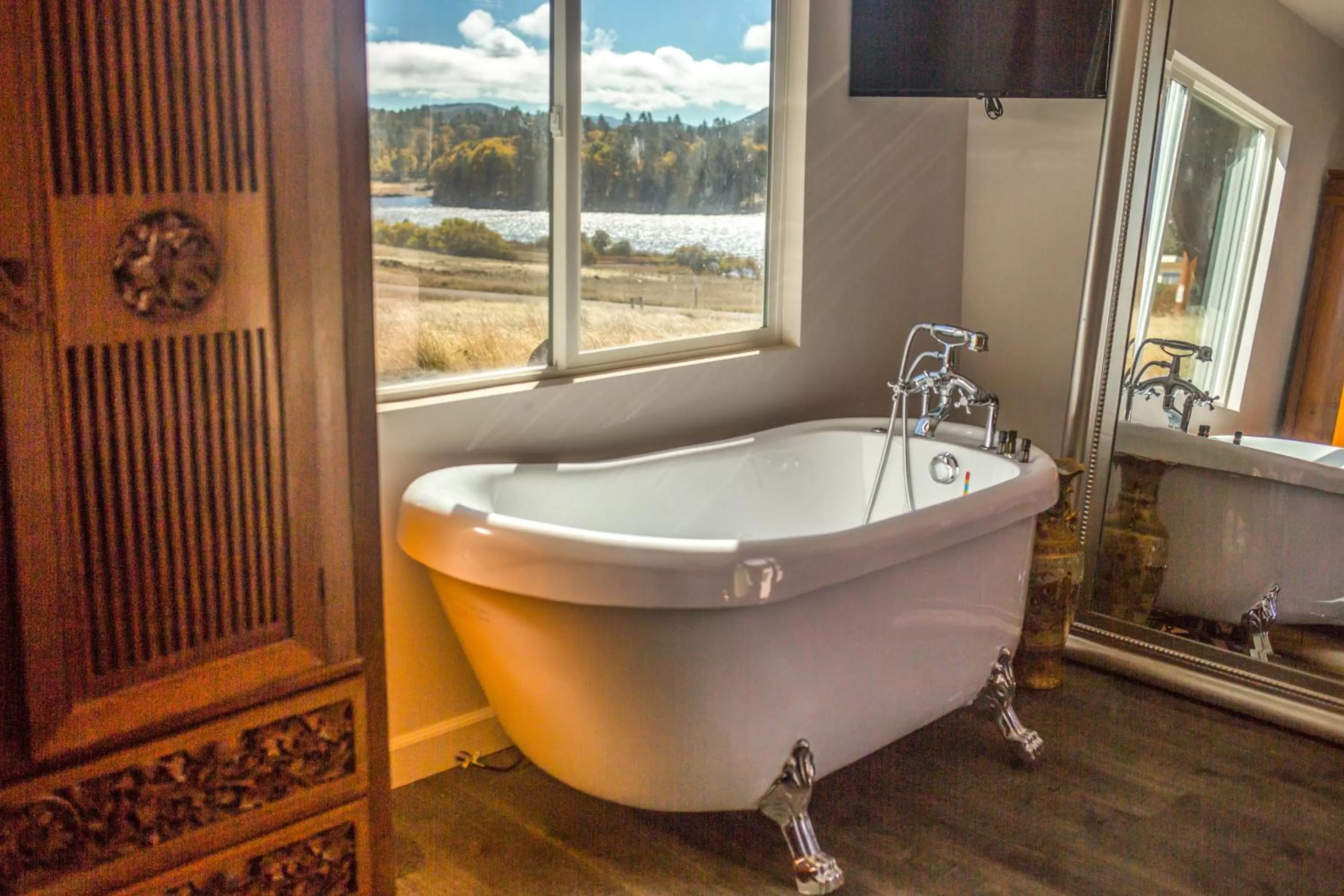 Bath in Quiet Mind Mountain Lodge, Retreat & Spa