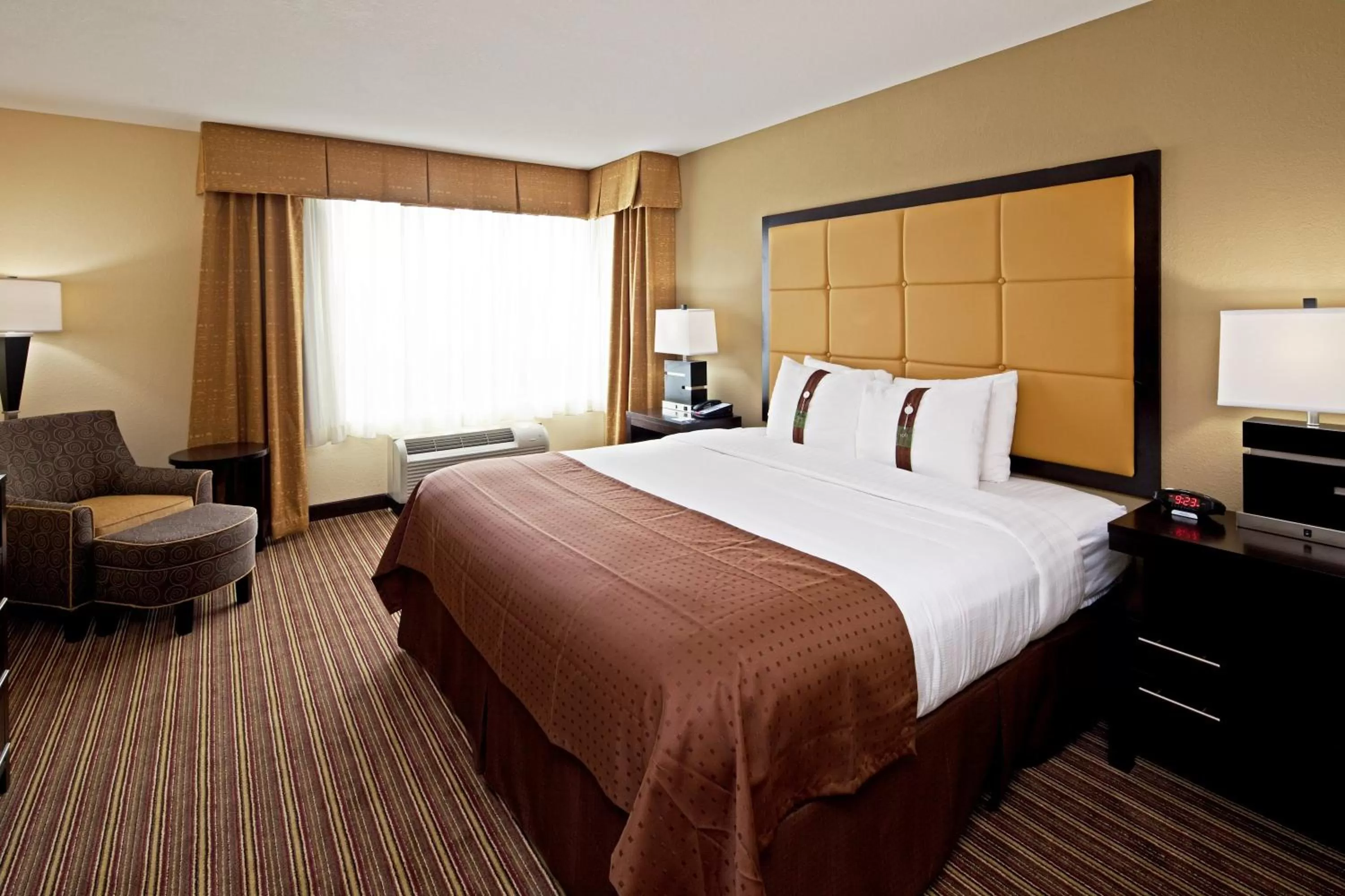 Photo of the whole room, Bed in Holiday Inn Mobile Airport by IHG
