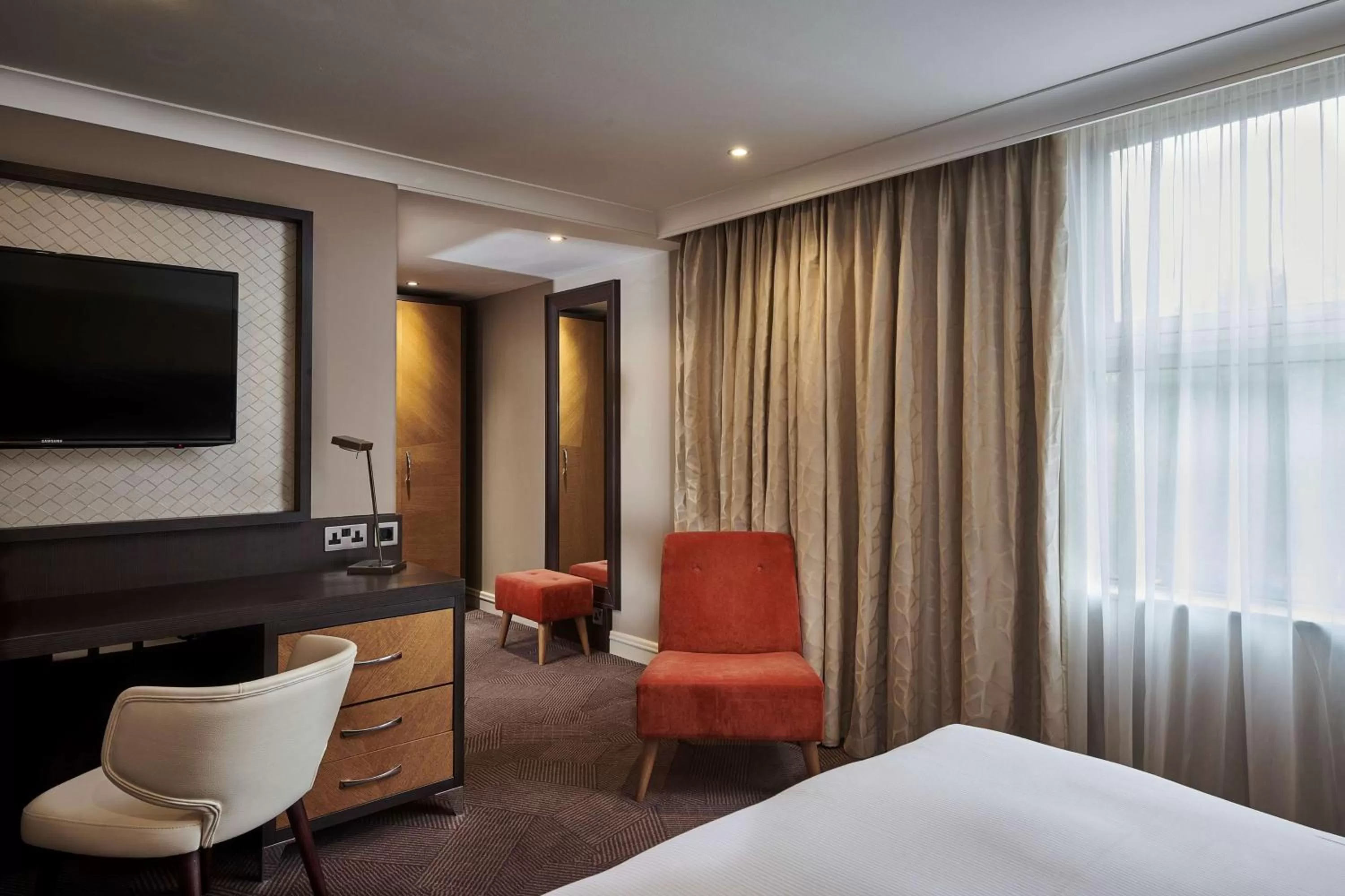Bedroom, Bed in DoubleTree by Hilton London Ealing