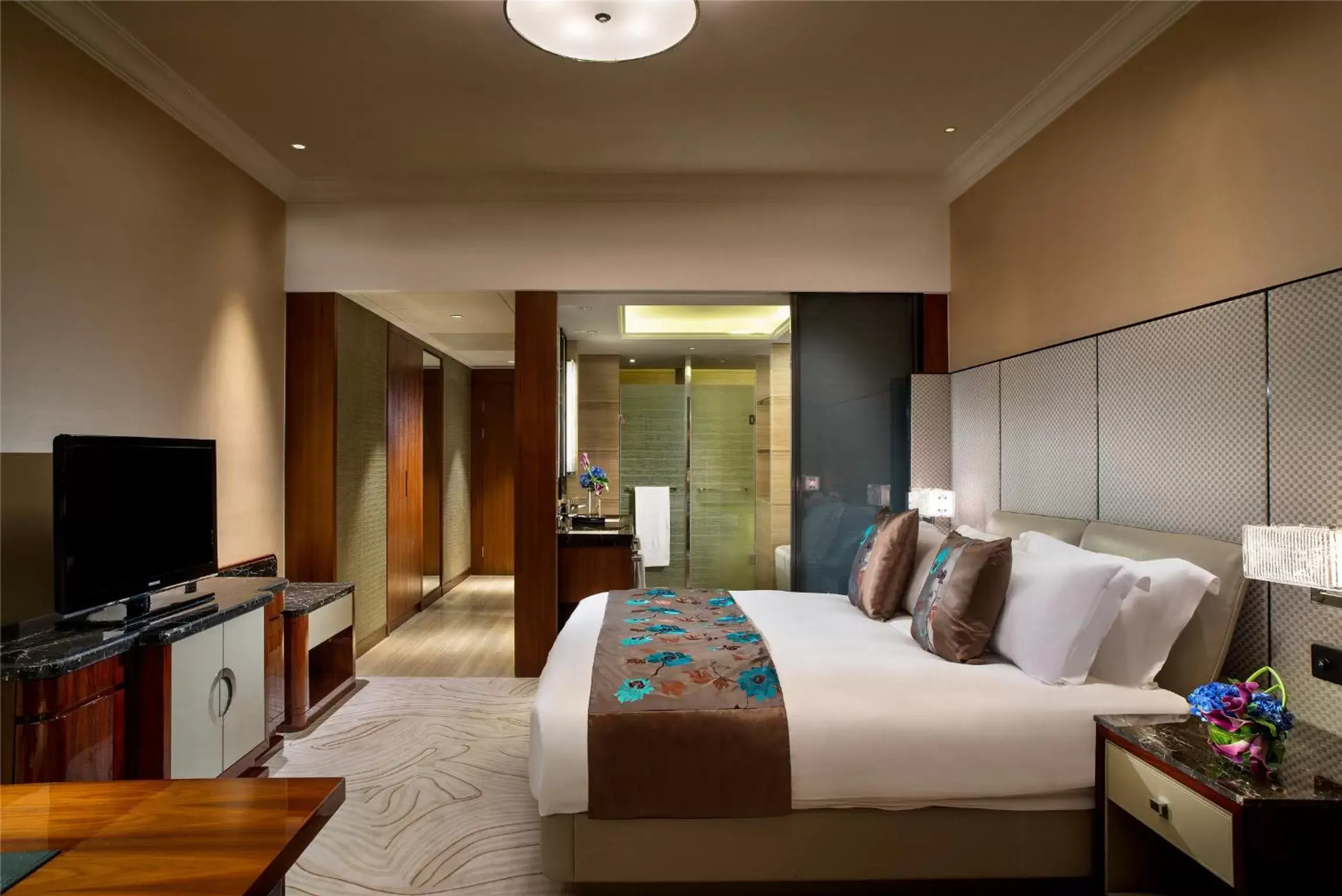 Luxury Queen Room in Sofitel Hangzhou Westlake Luxury Queen Room in Sofitel Hangzhou Westlake